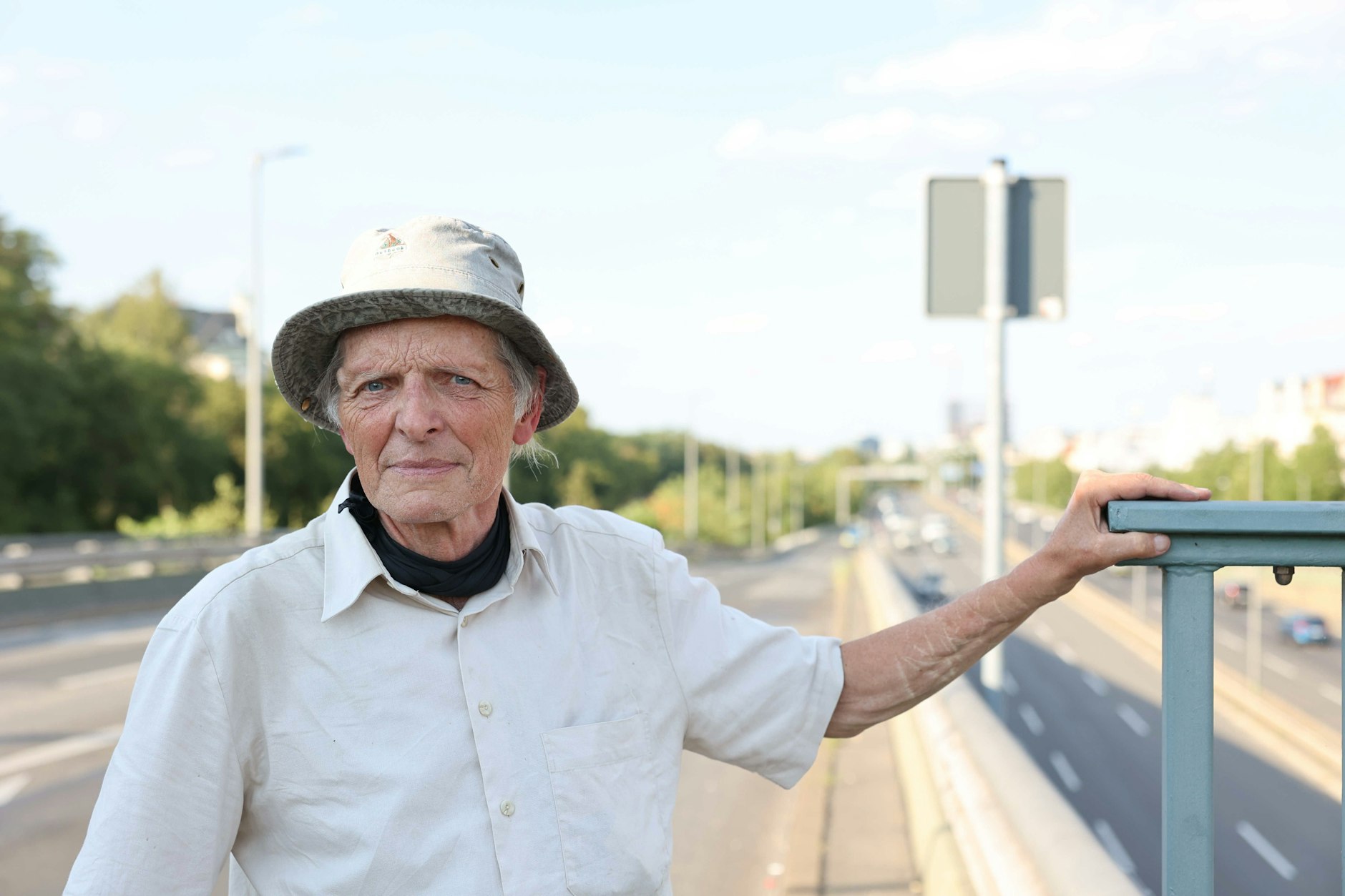 Hartmut Noack aus Treptow ist spontan zur Autobahnbrücke gekommen.