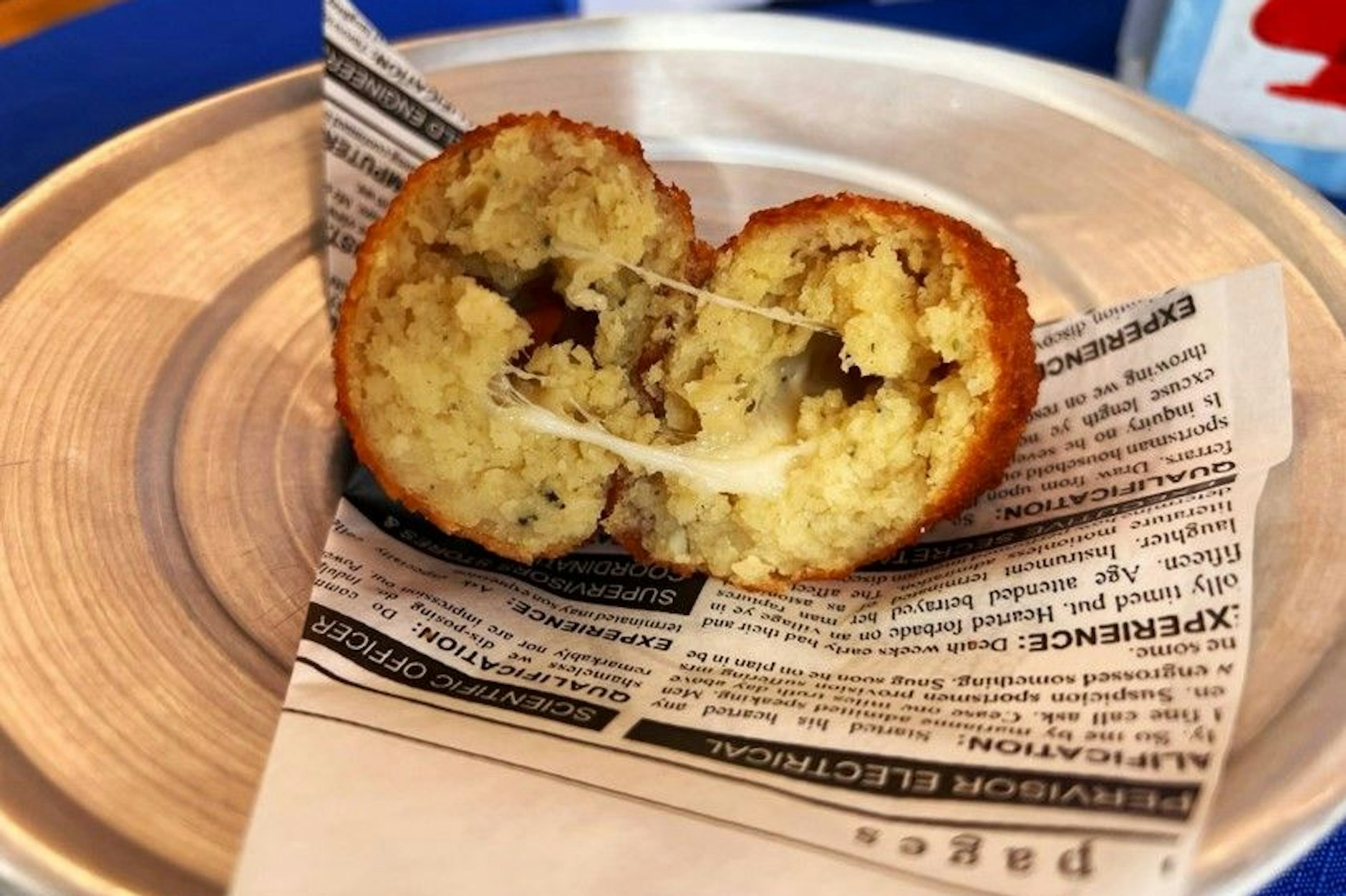 Außen knusprig und innen leider zu trocken: die Arancini bei Partenope 081.