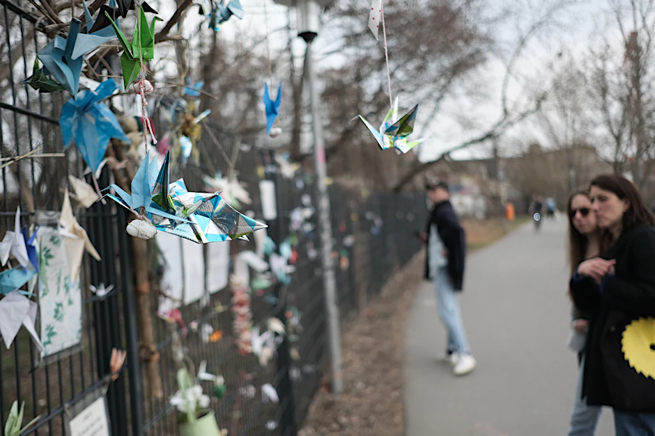 Tatort Rummelsburger Bucht: Hier entstand nach dem gewaltsamen Tod des Mädchens eine Art Gedenkstätte für die Gymnasiastin.