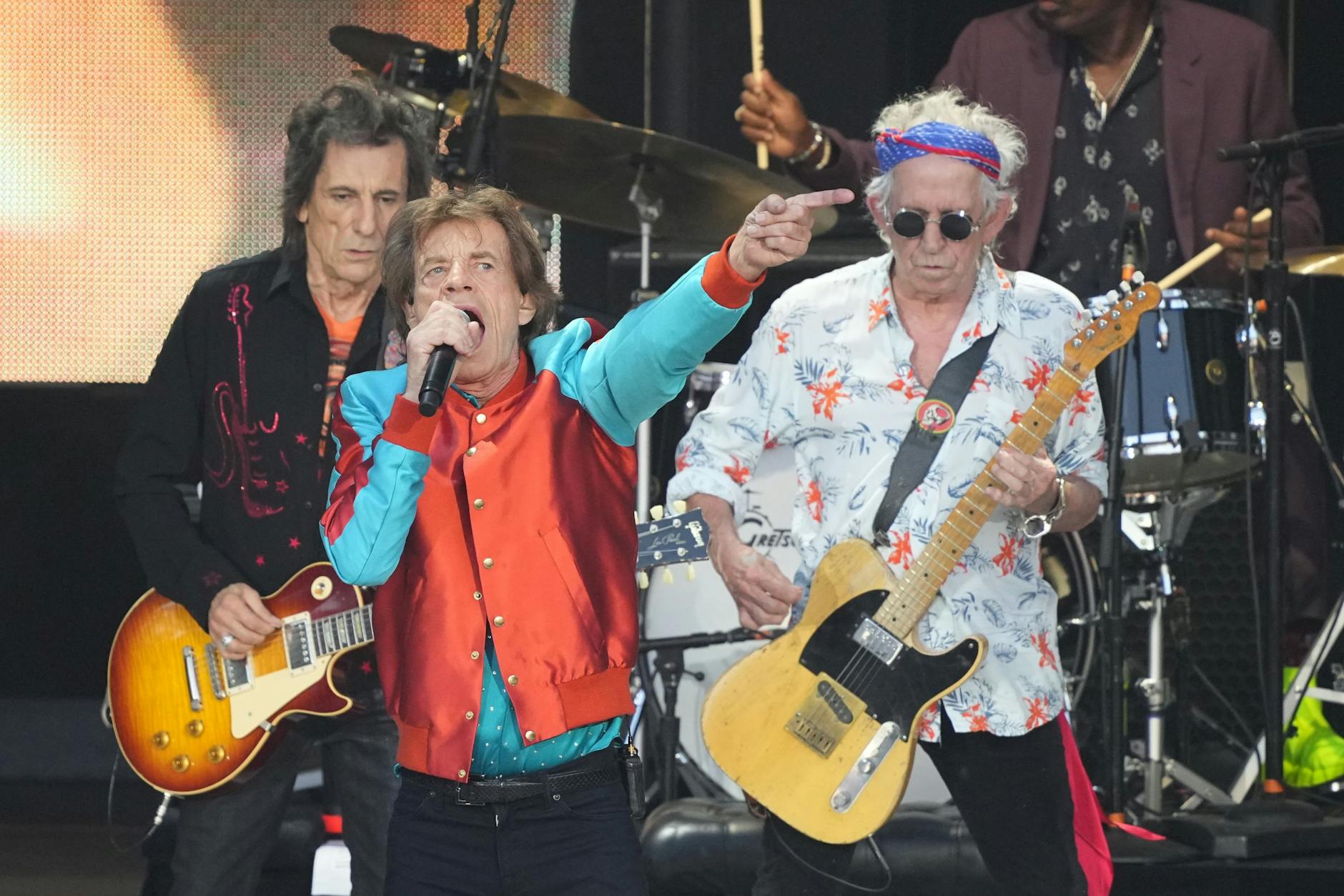 Mick Jagger, Ronnie Wood und Keith Richards - die Roling Stones auf der Waldbühne in Berlin vor 22.000 Fans.