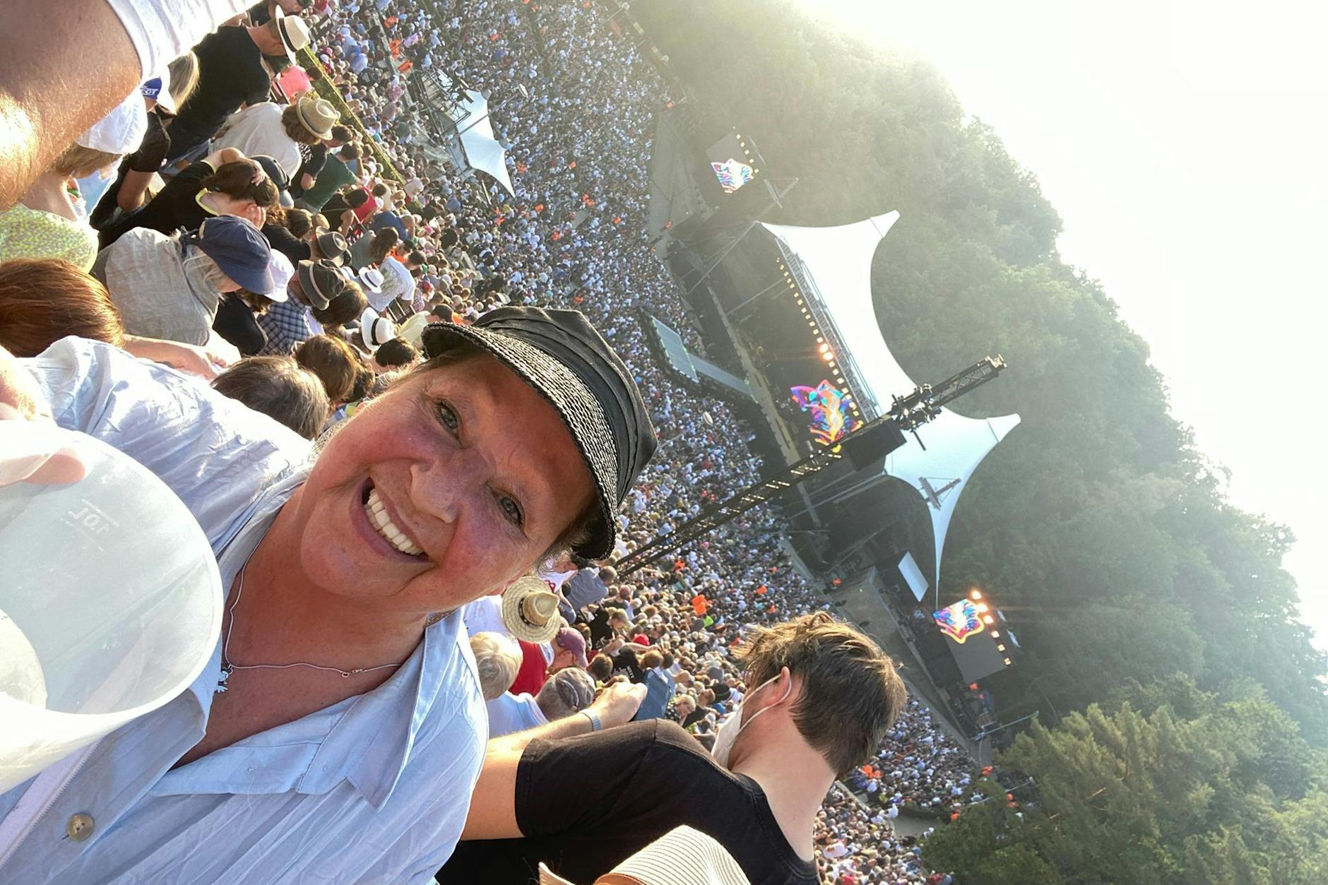 Schnappschuss aus der Waldbühne: Angelika Mann beim Rolling-Stones-Konzert.