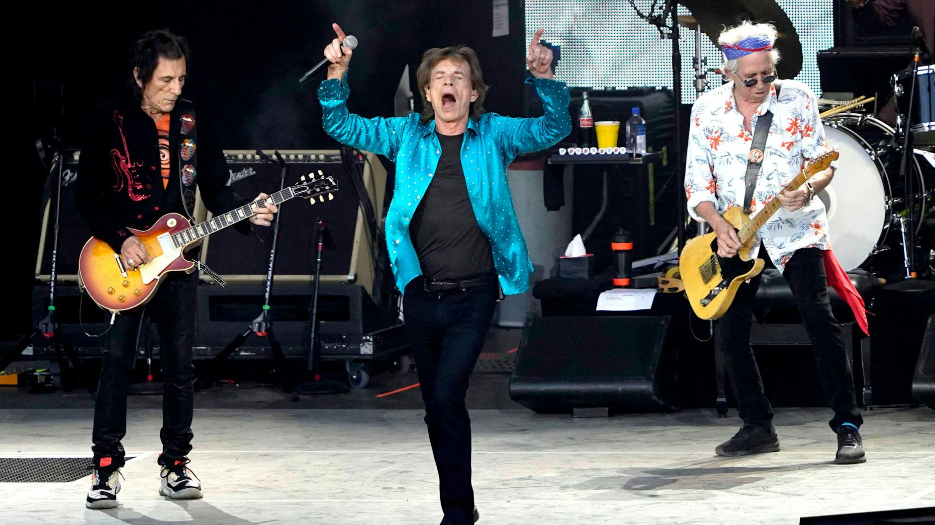 Ron Wood, Mick Jagger und Keith Richards: Fast zweieinhalb Stunden rockten die Rolling Stones in der Waldbühne.