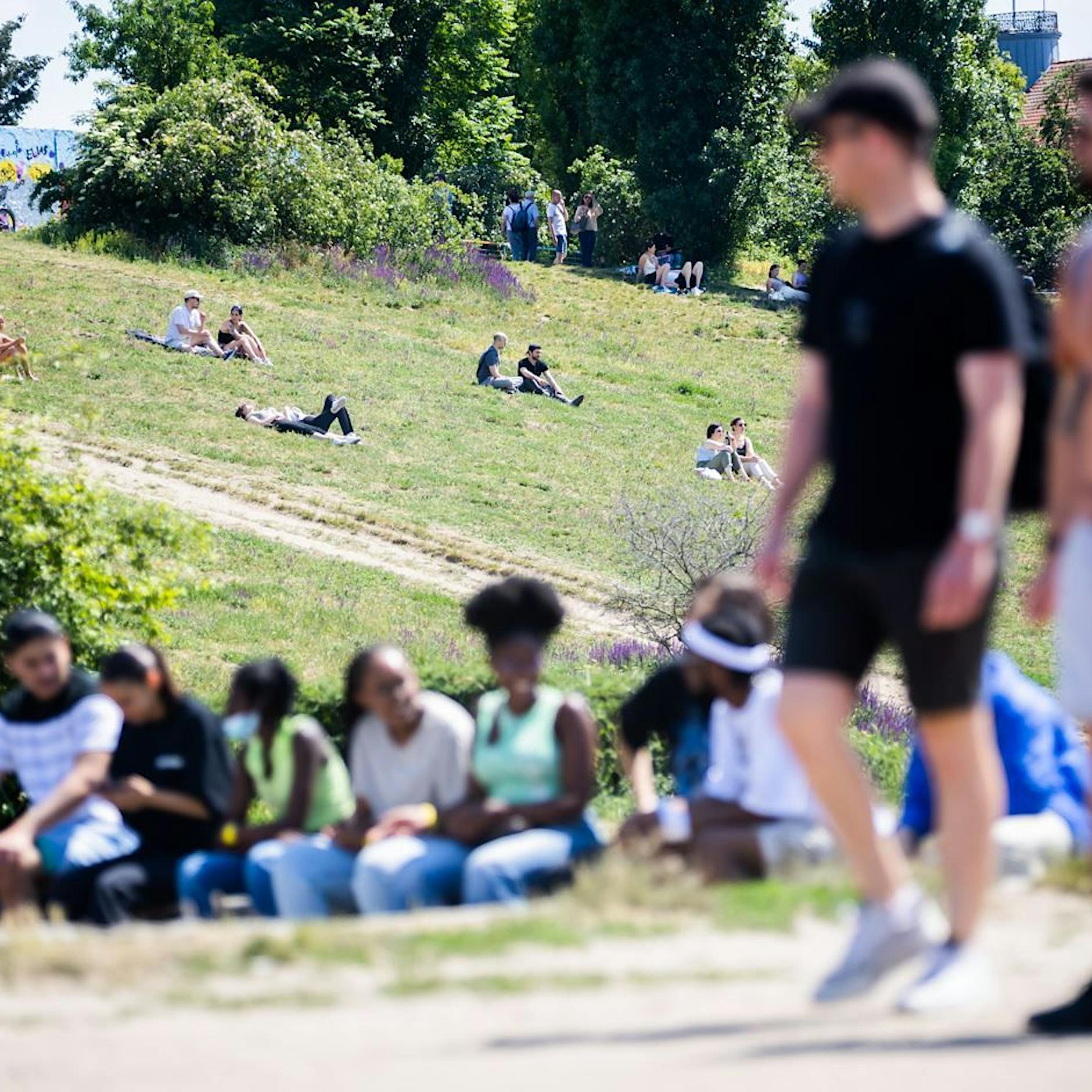 Messerangriff im Mauerpark: Volltrunkener 17-Jähriger sticht zu