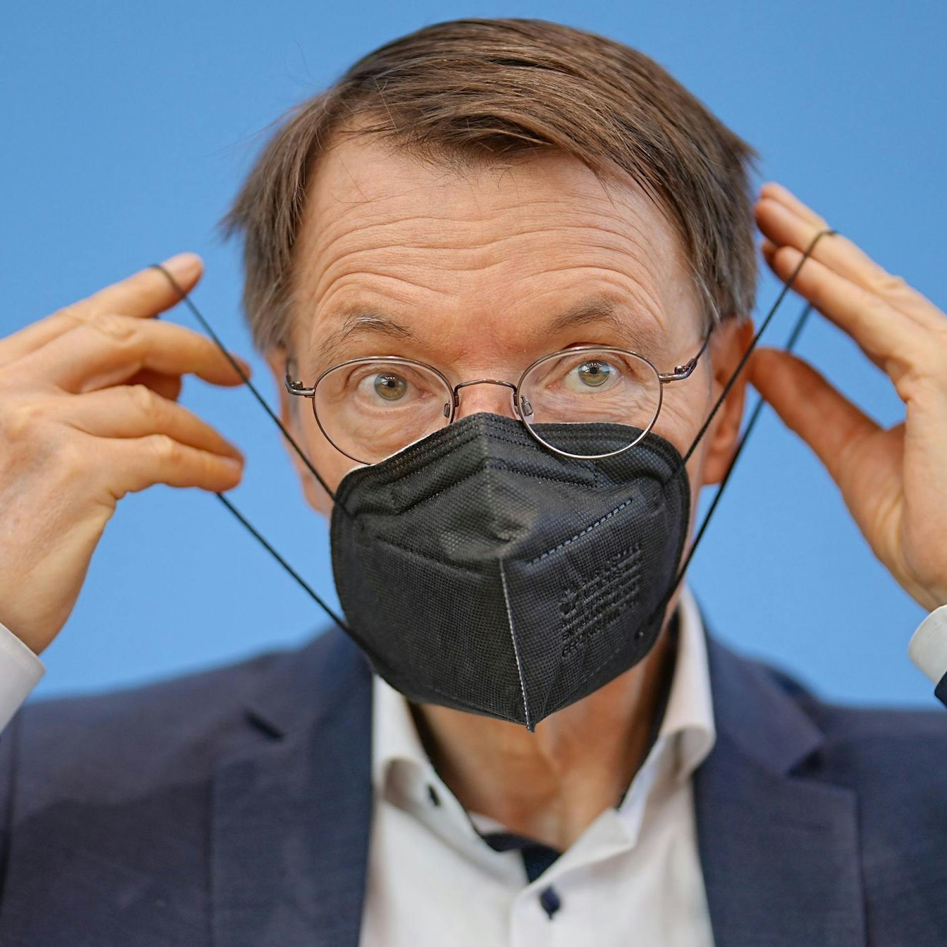 Vierfach geimpft: Gesundheitsminister Lauterbach hat Corona