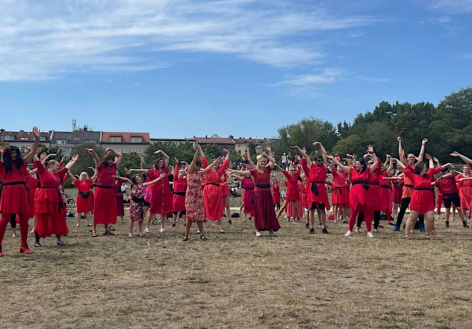 Flashmob «The Most Wuthering Heights Day Ever» im Görlitzer Park.  