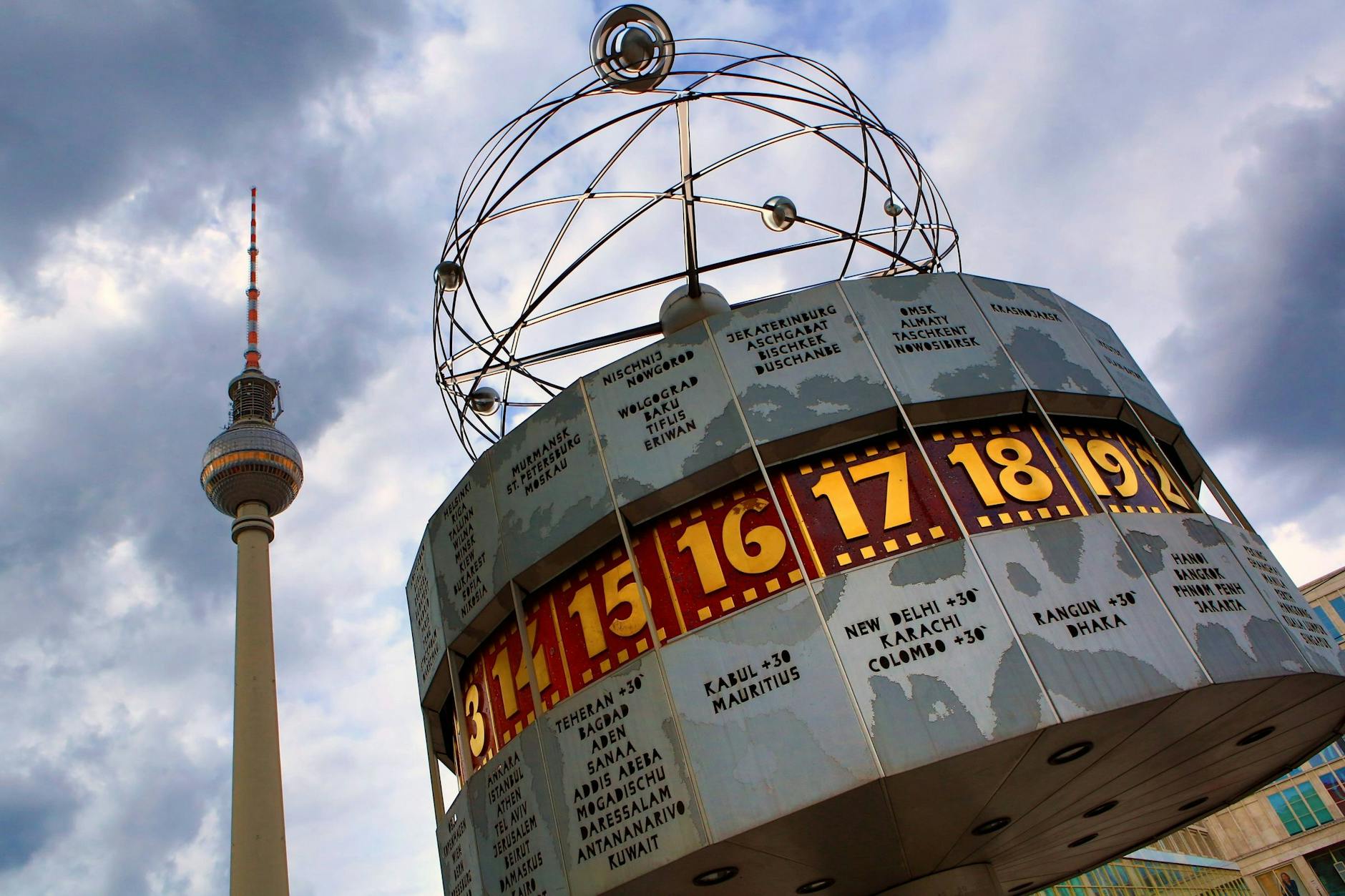 Weltzeituhr: die Zeiten auf der Welt im Blick.