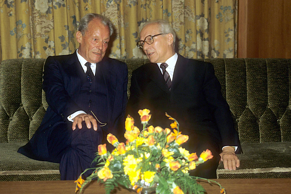 7. September 1987: Willy Brandt (SPD) und Erich Honecker (r., SED) in Bonn.