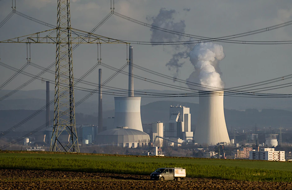 ARCHIV - Das Kohlekraftwerk ist nach Unternehmensangaben das größte konventionelle Kraftwerk in Hessen.  