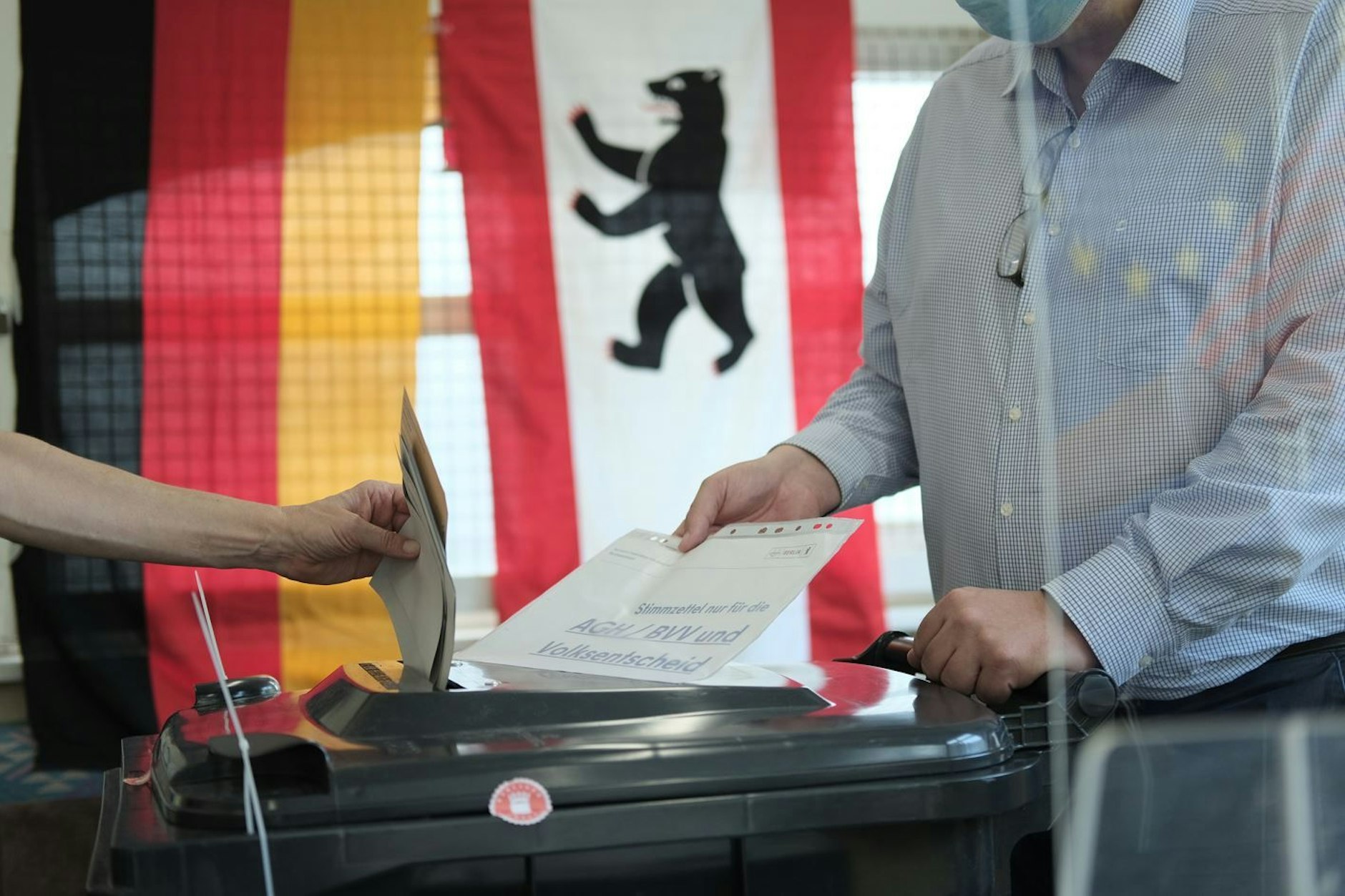 Stimmabgabe in einem Berliner Wahllokal