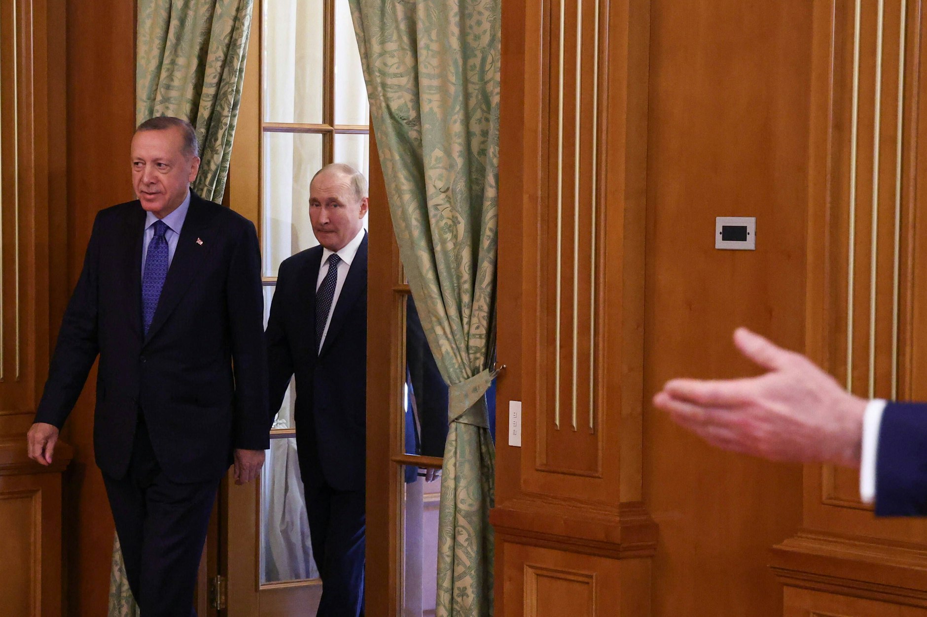 Der türkische Präsident Recep Tayyip Erdogan (links) trifft den russischen Präsidenten Wladimir Putin in Sotschi.