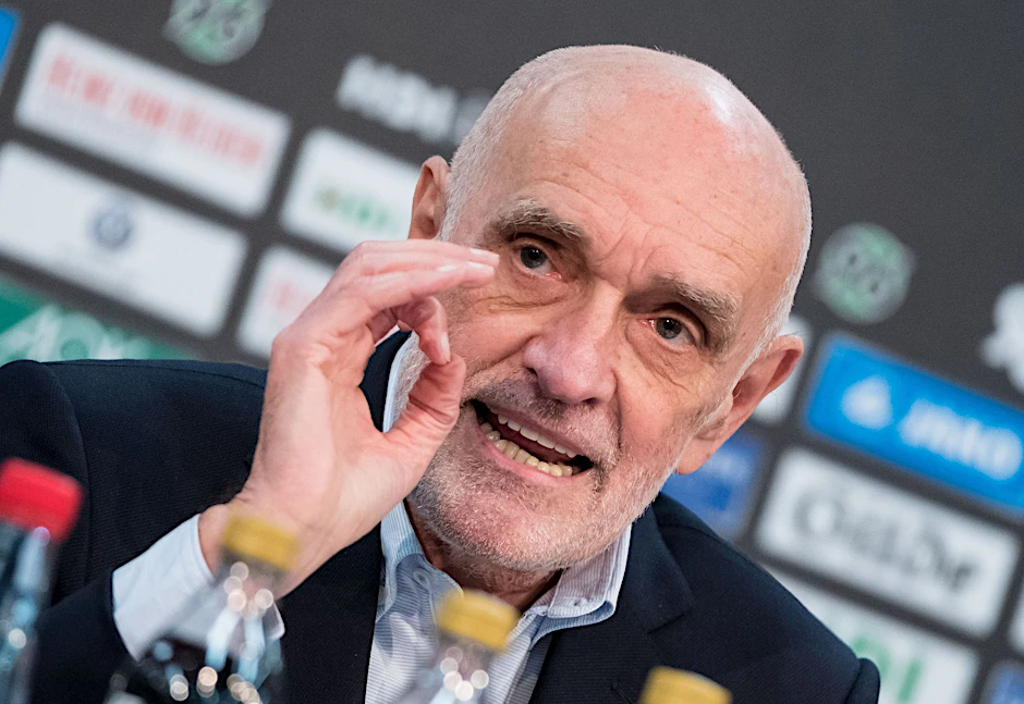 ARCHIV - Darf als Geschäftsführer bei Hannover 96 weitermachen: Martin Kind.  