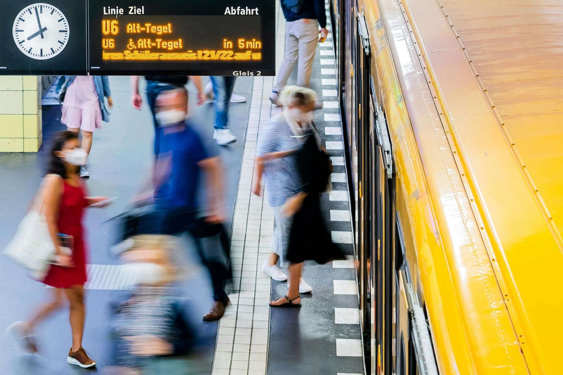 Das 9-Euro-Ticket gibt es noch in diesem August. Um es zu nutzen, braucht man allerdings einen gültigen Ausweis.