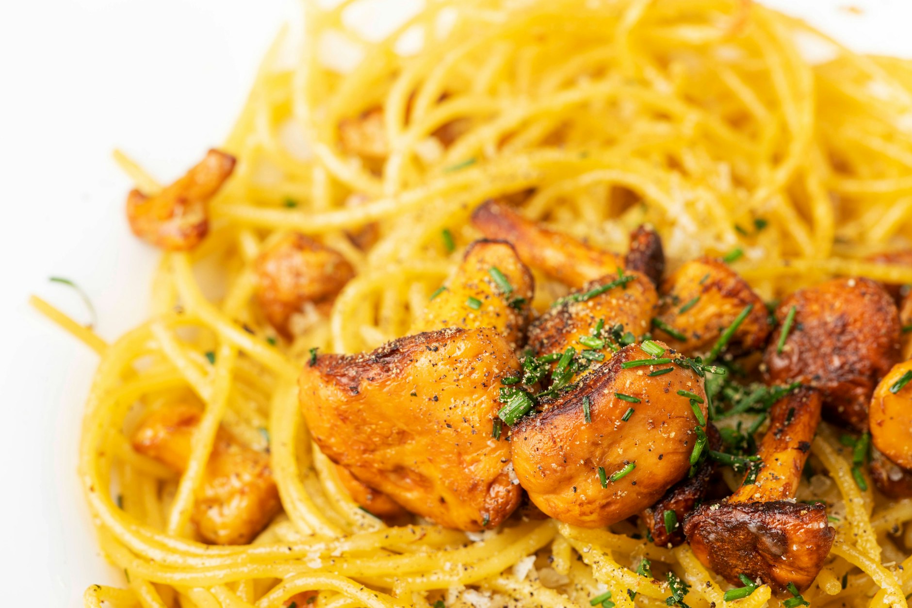 Spaghetti mit Pfifferlingen - dieses Gericht ist einfach zuzubereiten und verspricht einen tollen Geschmack.