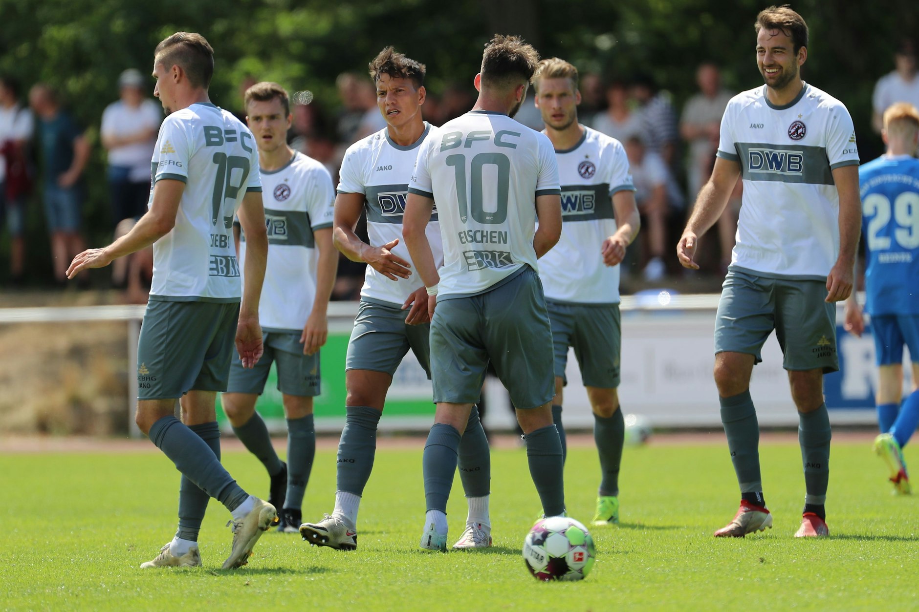 Die Dynamos Max Klump, Philip Schulz, Cedric Euschen, Michael Blum und Christian Beck (v.l.) wollen auch in Meuselwitz jubeln