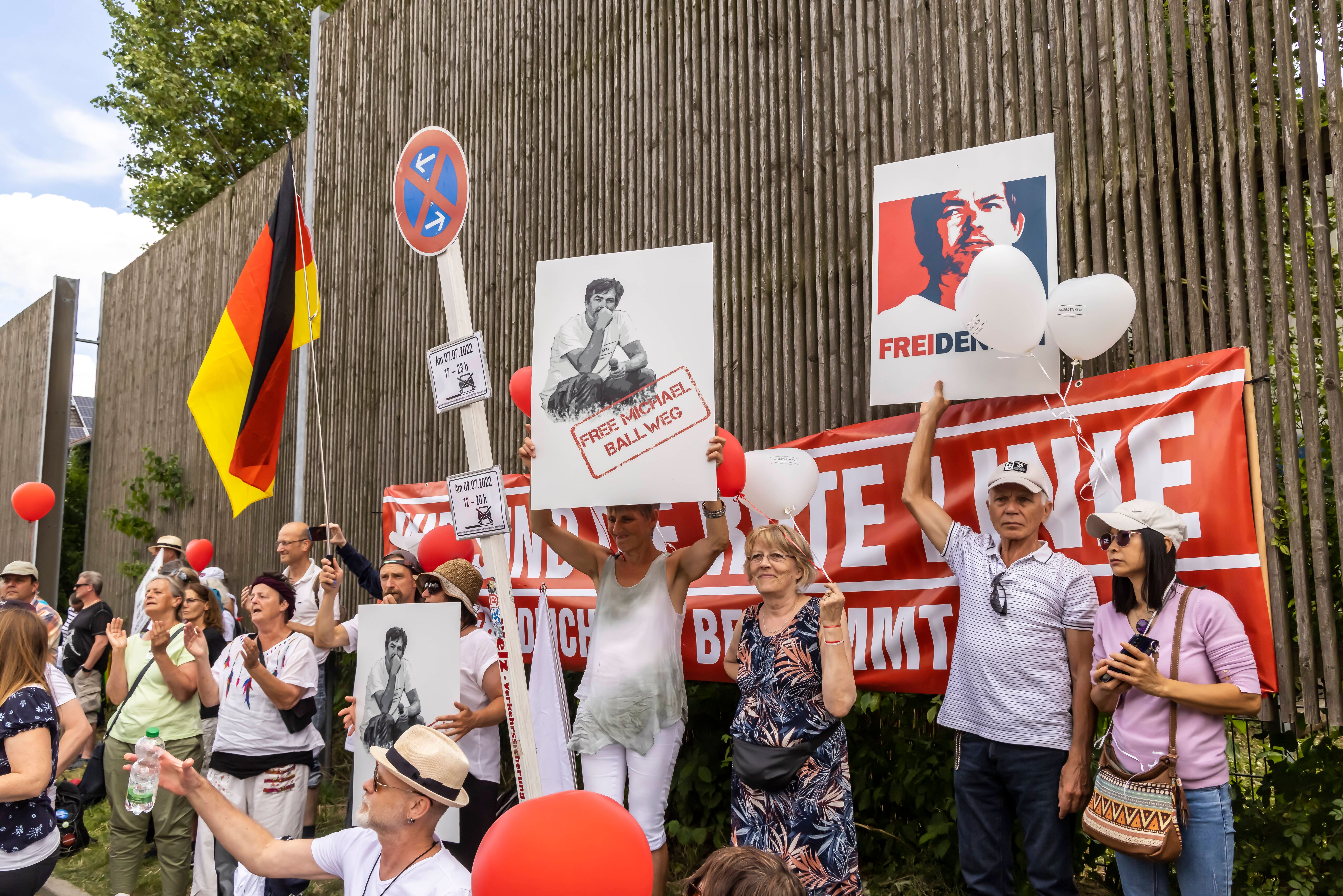 Image - Verfassungsschützer: Extremisten träumen von „deutschem Wutwinter“ – Neue Hasstaten erwartet: Querdenker bereiten bereits neue Aktionen vor