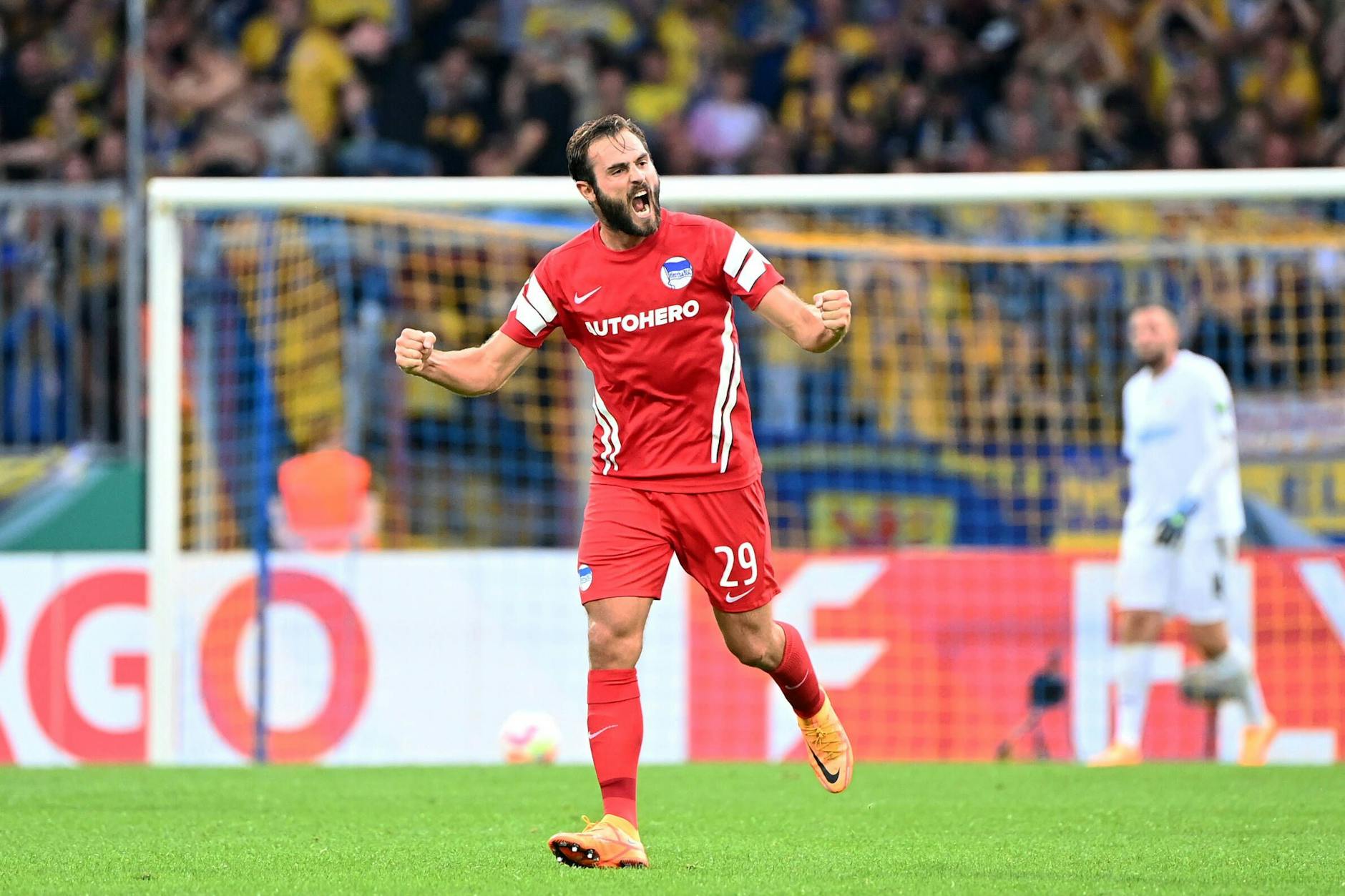 Lucas Tousart brüllt seine Freude heraus. Er traf als Joker zum 3:3 im Pokalspiel bei Braunschweig. Seine Energie braucht Hertha.