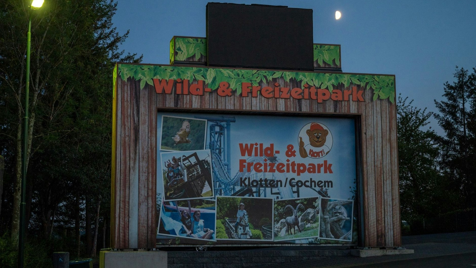Im Wild-und Freizeitpark Klotten ist eine Frau aus dem Saarland auf einer Achterbahn tödlich verunglückt.
