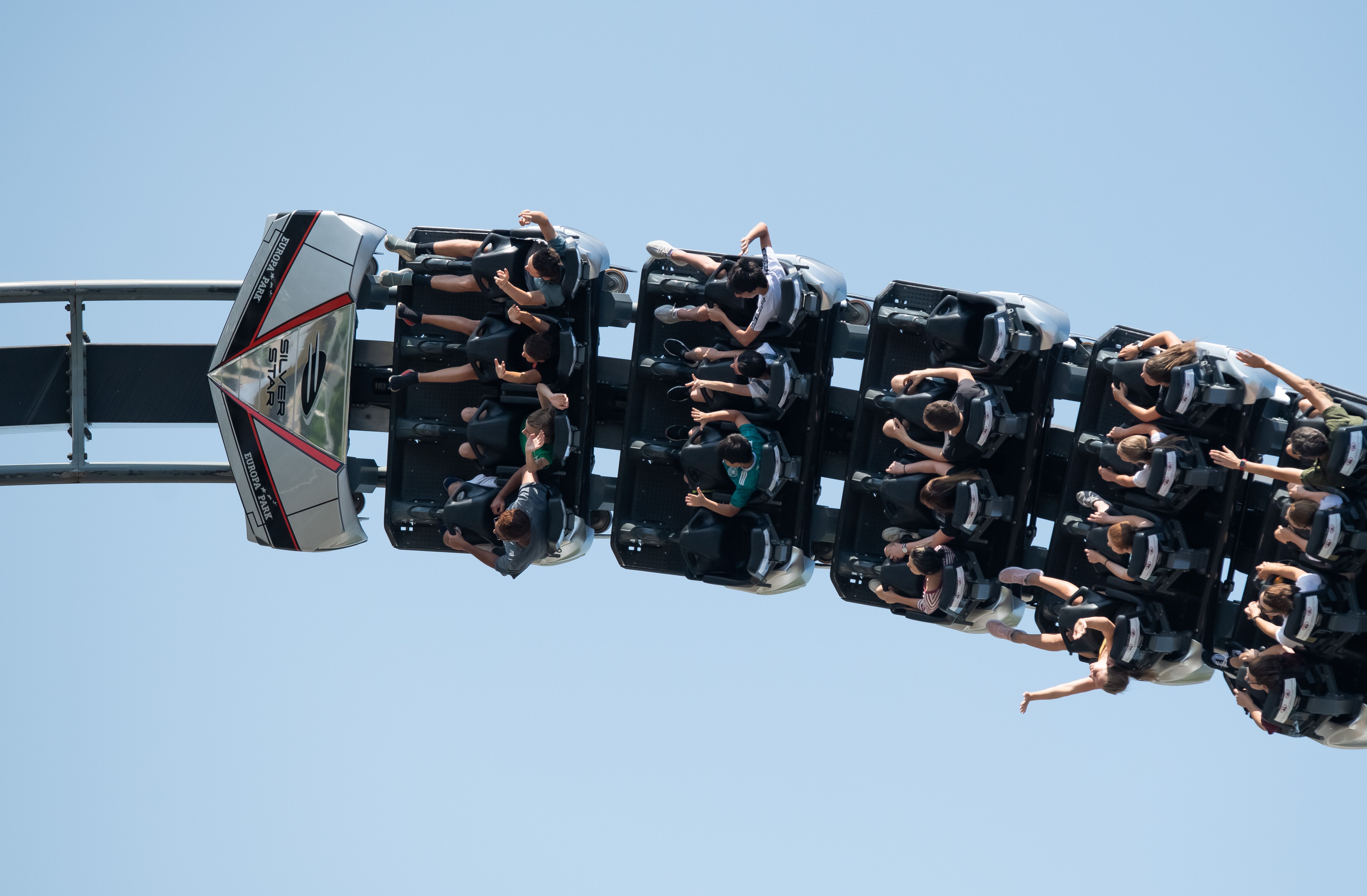 Image - Unglück in Freizeitpark in Rheinland-Pfalz: Frau stürzt aus Achterbahn – tot!