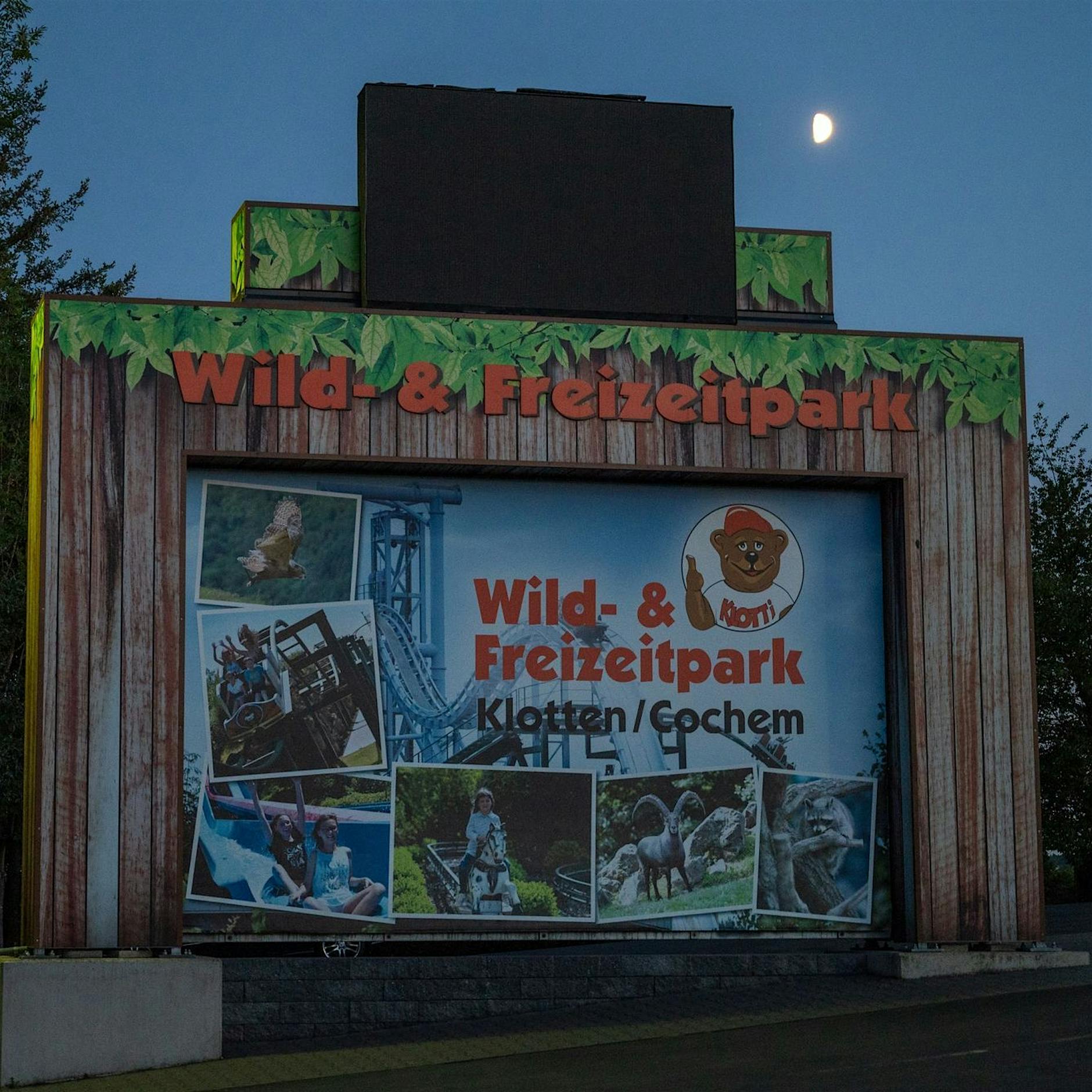 Tod im Freizeitpark - 57-Jährige stürzt aus Achterbahn