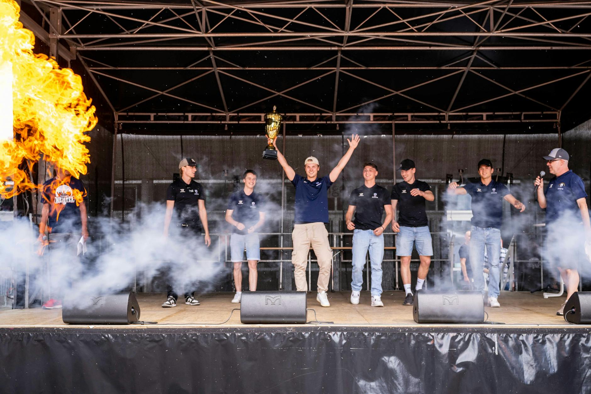 Die Eisbären-Profis präsentierten sich bei der Saisoneröffnung bester Laune.