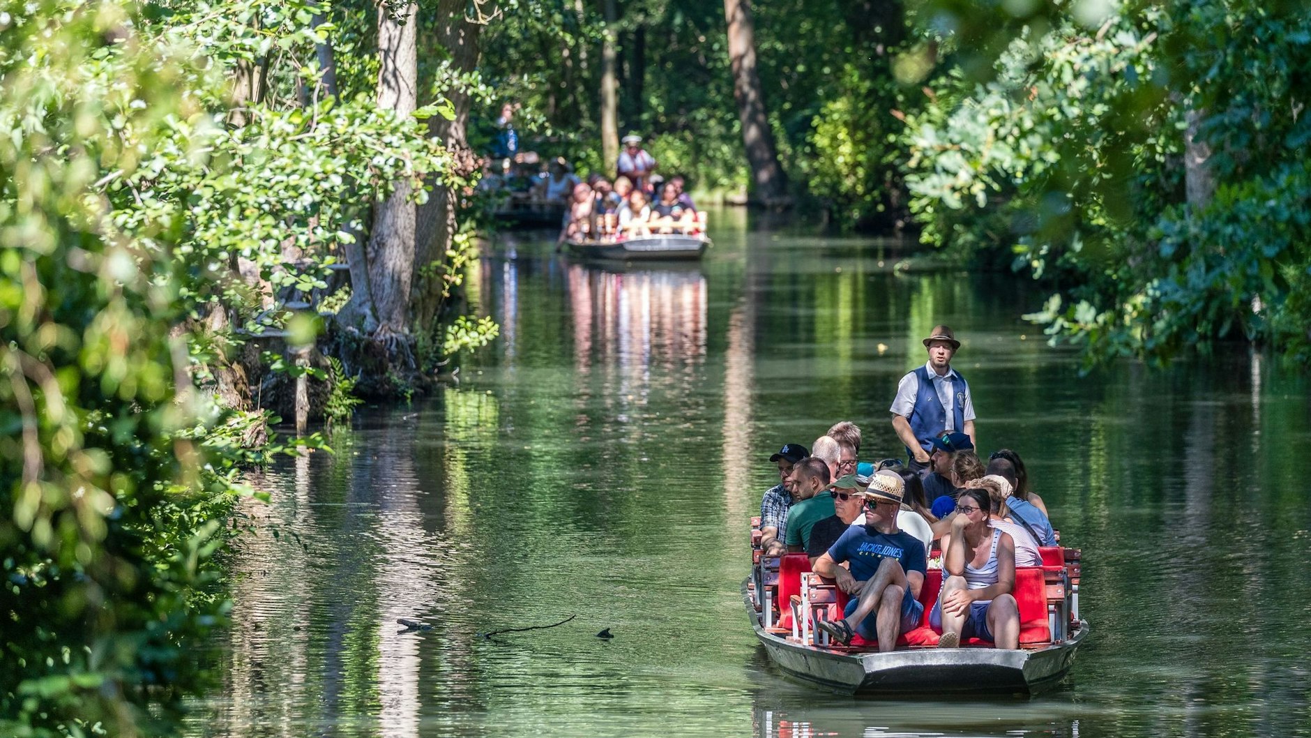 Noch reicht das Wasser: eine Kahnfahrt im Spreewald.