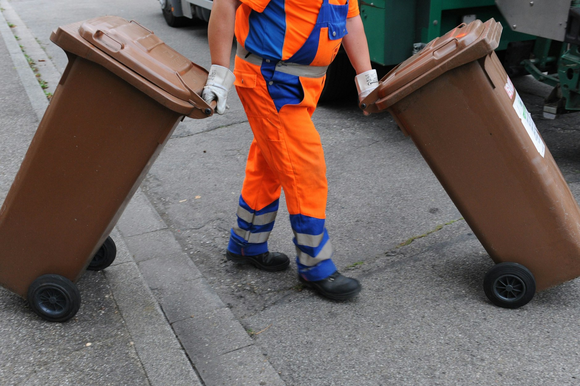 Der Inhalt dieser Tonnen kann Gas fabrizieren: Bioabfall wird zu diesem Zweck vergoren.