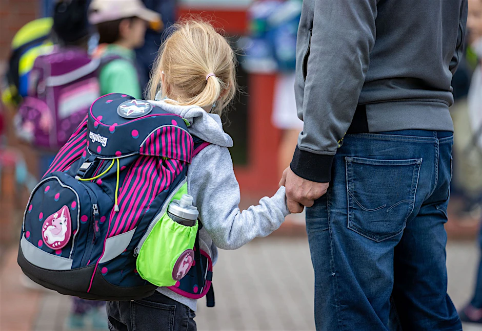 ARCHIV - In NRW starten am kommenden Mittwoch rund 2,5 Millionen Schülerinnen und Schüler.  