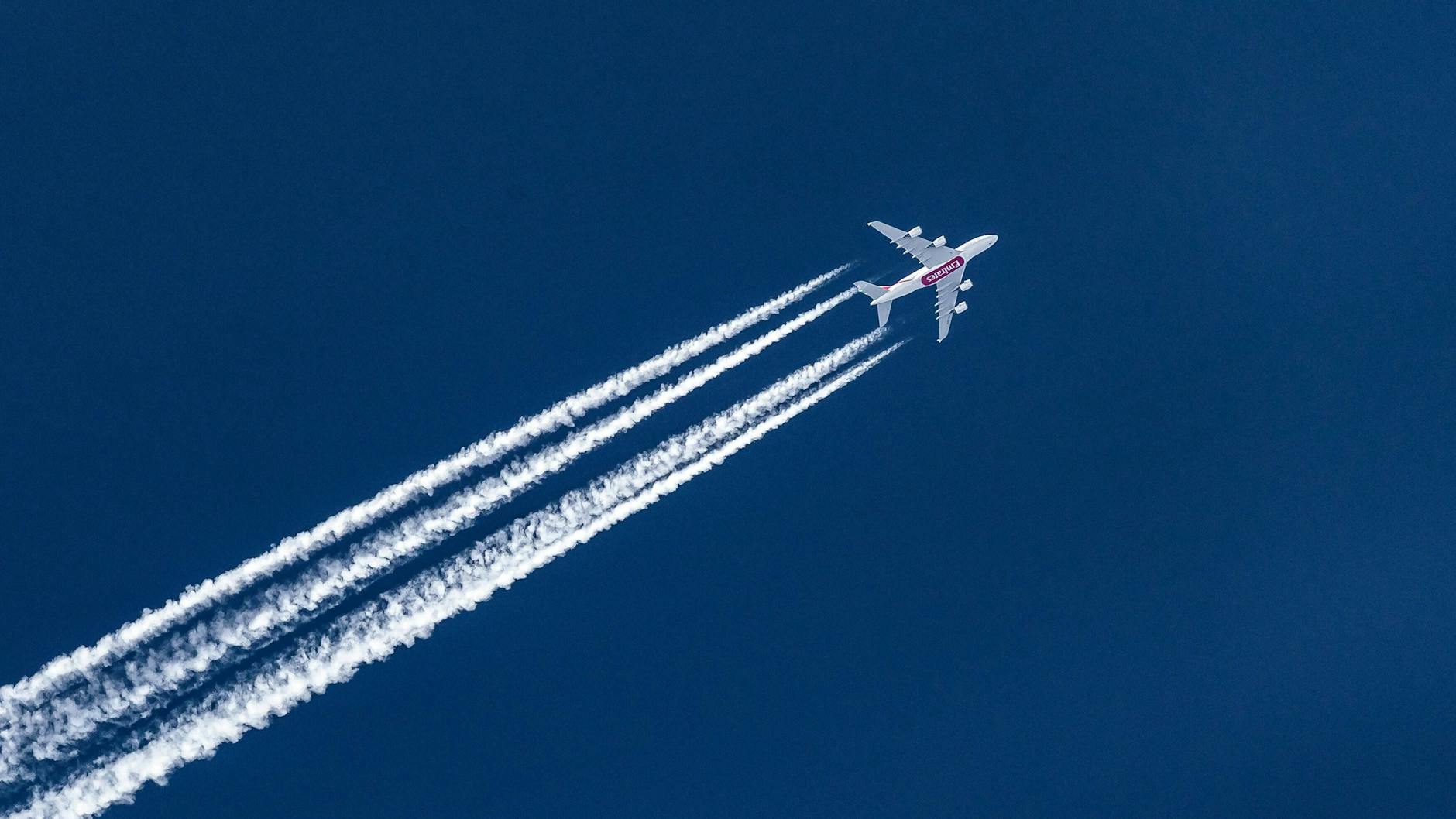 Auch Michael Wendler glaubt offenbar, dass wir durch Chemtrails manipuliert werden.