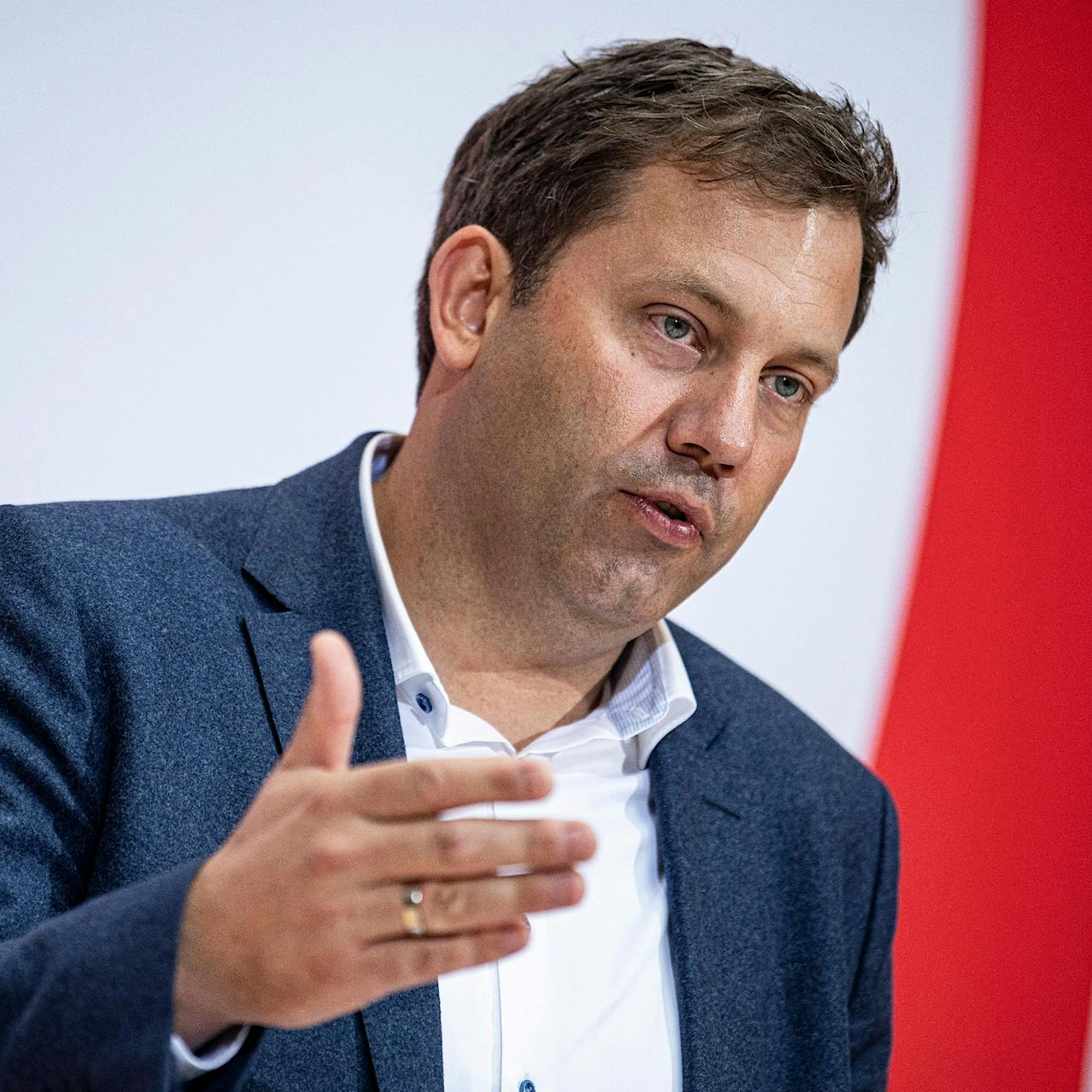 Statt Kürzung von Elterngeld: SPD-Chef Lars Klingbeil will Ehegattensplitting abschaffen