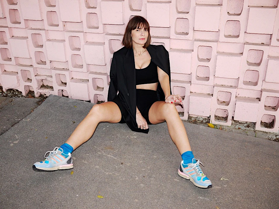 Sieht ziemlich selbstbewusst aus: Fotografin Nada Lottermann in Shapewear von Item M6.