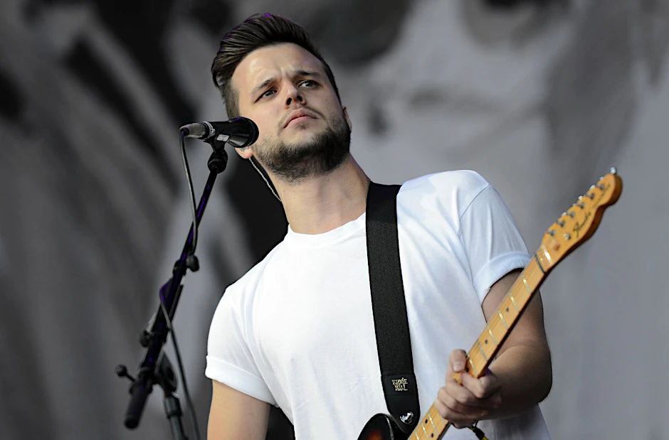 ARCHIV - Die Londoner Rockband White Lies musste im April 2022 in letzter Minute einen Gig in Paris absagen, weil ihr Equipment wegen bürokratischer Brexit-Hürden es nicht rechtzeitig über die Grenze schaffte.  dpa