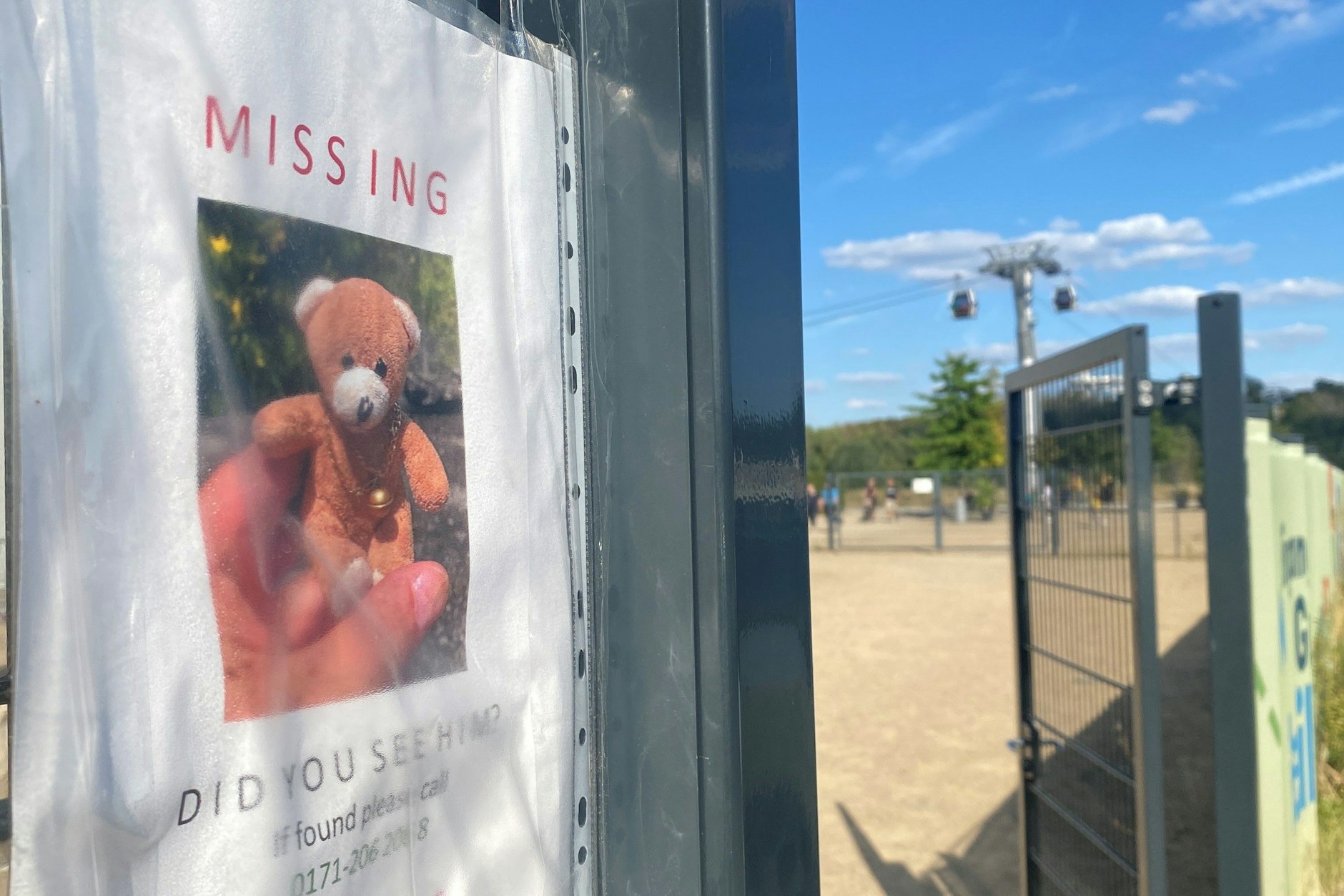 Suchanzeige am Zaun der Gärten der Welt