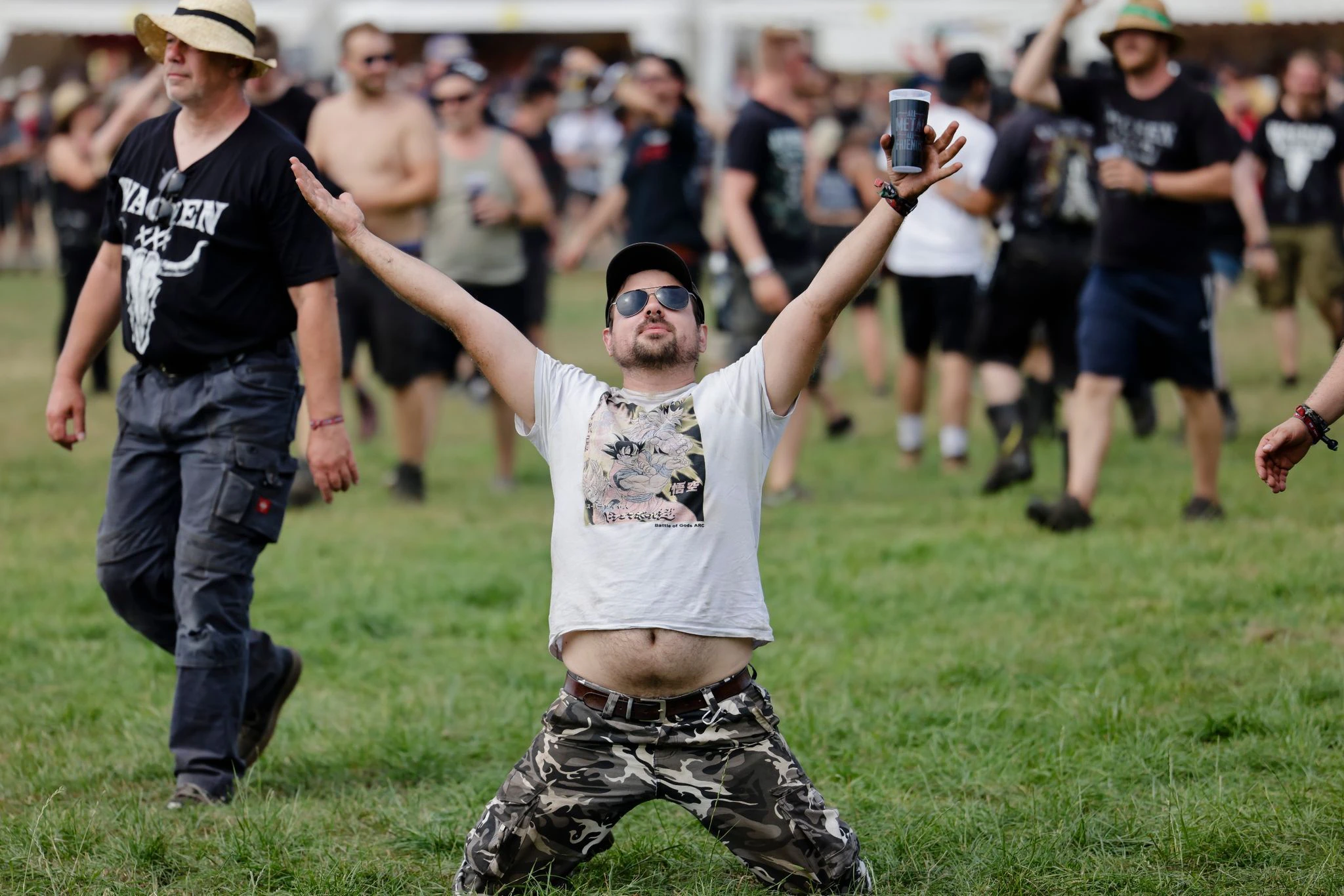 Pure Freude nach der Eröffnung des Infields auf dem Festivalgelände des Wacken Open Air (WOA).  
