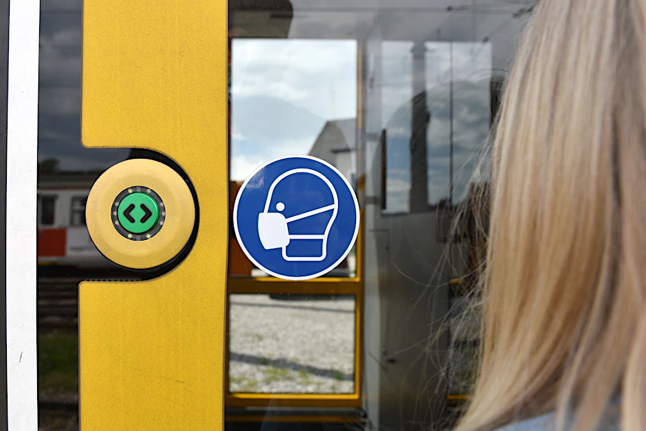 Im öffentlichen Nahverkehr gilt aktuell noch die FFP2-Maskenpflicht.