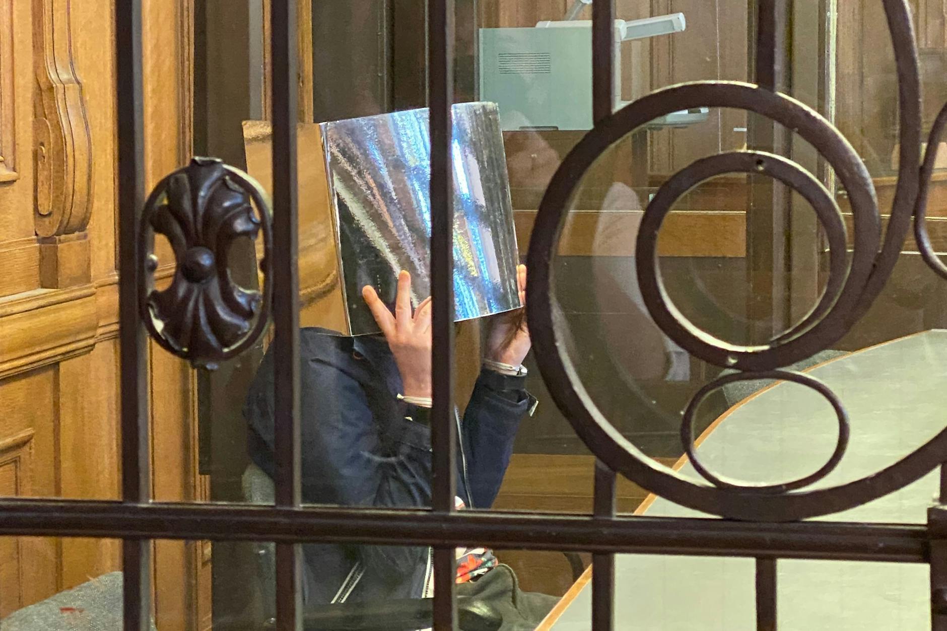 Auftakt im Prozess gegen Bekim H. Er muss sich erneut wegen Mordes und Vergewaltigung verantworten.