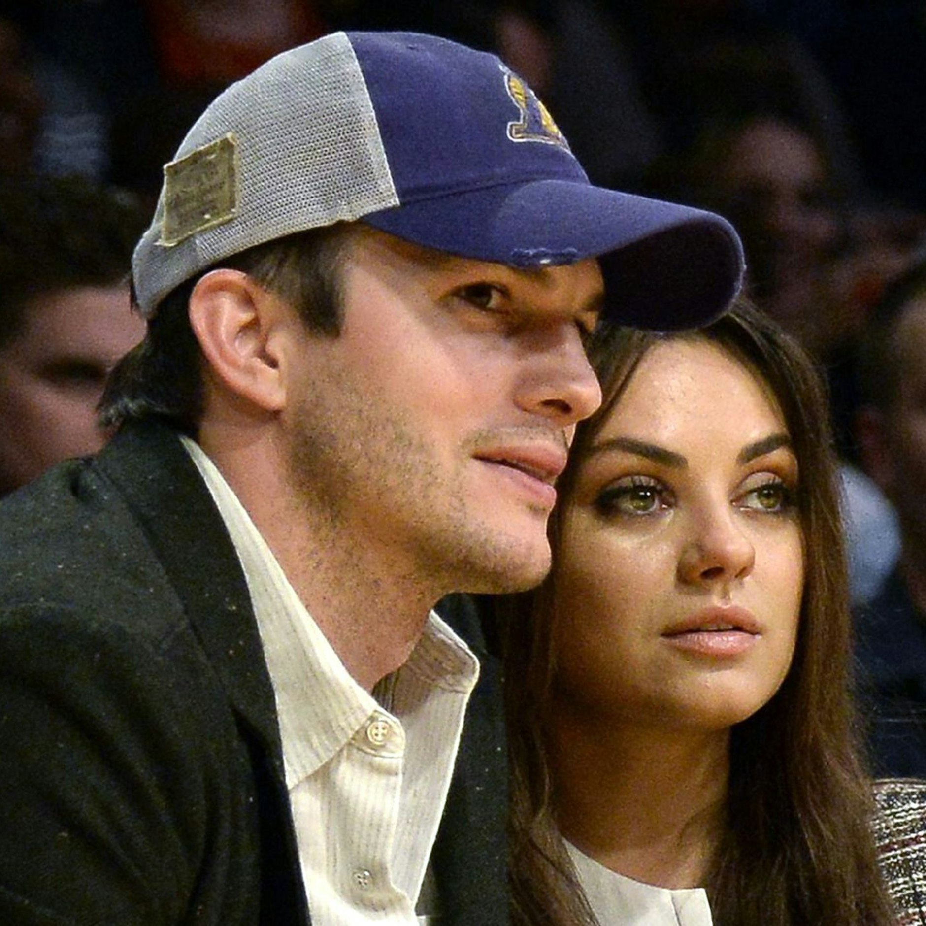 Ashton Kutcher und seine Ehefrau Mila Kunis. Die beiden haben zwei Kinder.