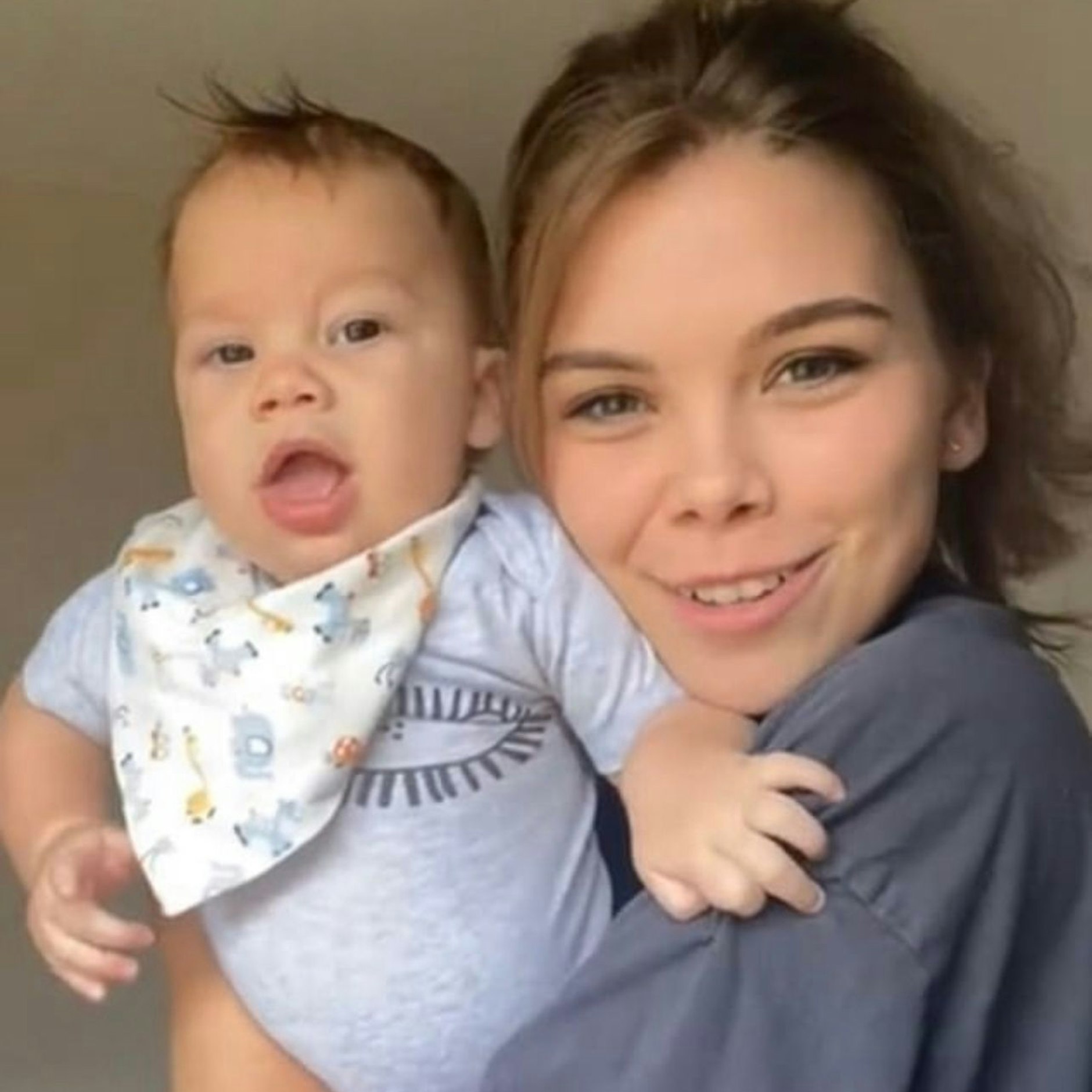 Grace kann den Shitstorm um ihr Stillvideo nicht verstehen.