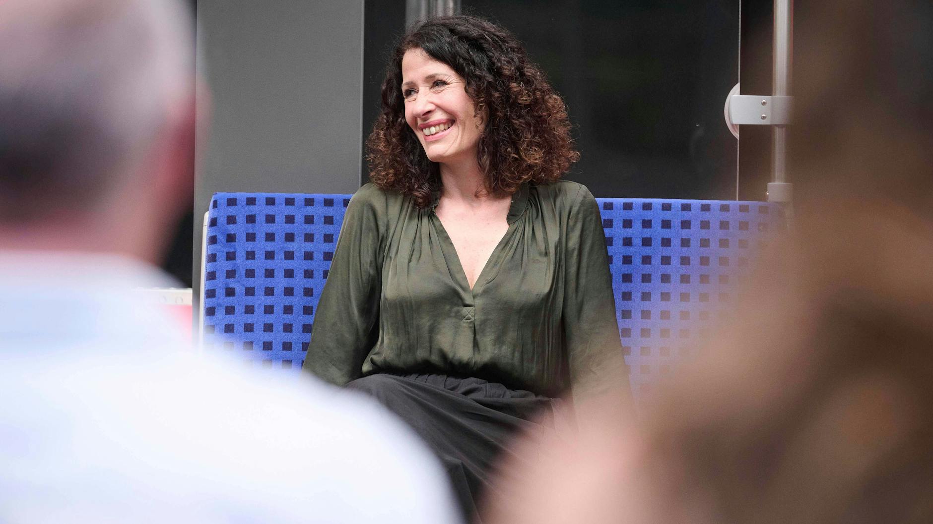 Berlins Mobilitäts- und Umweltsenatorin Bettina Jarasch ringt um einen Nachfolger für das 9-Euro-Ticket.