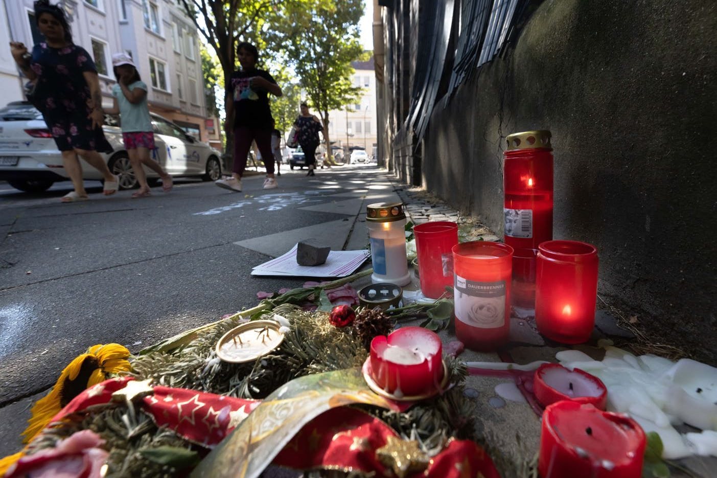 Trauer in Dortmund: Blumen und Kerzen erinnern an den Tod des 16-Jährigen.