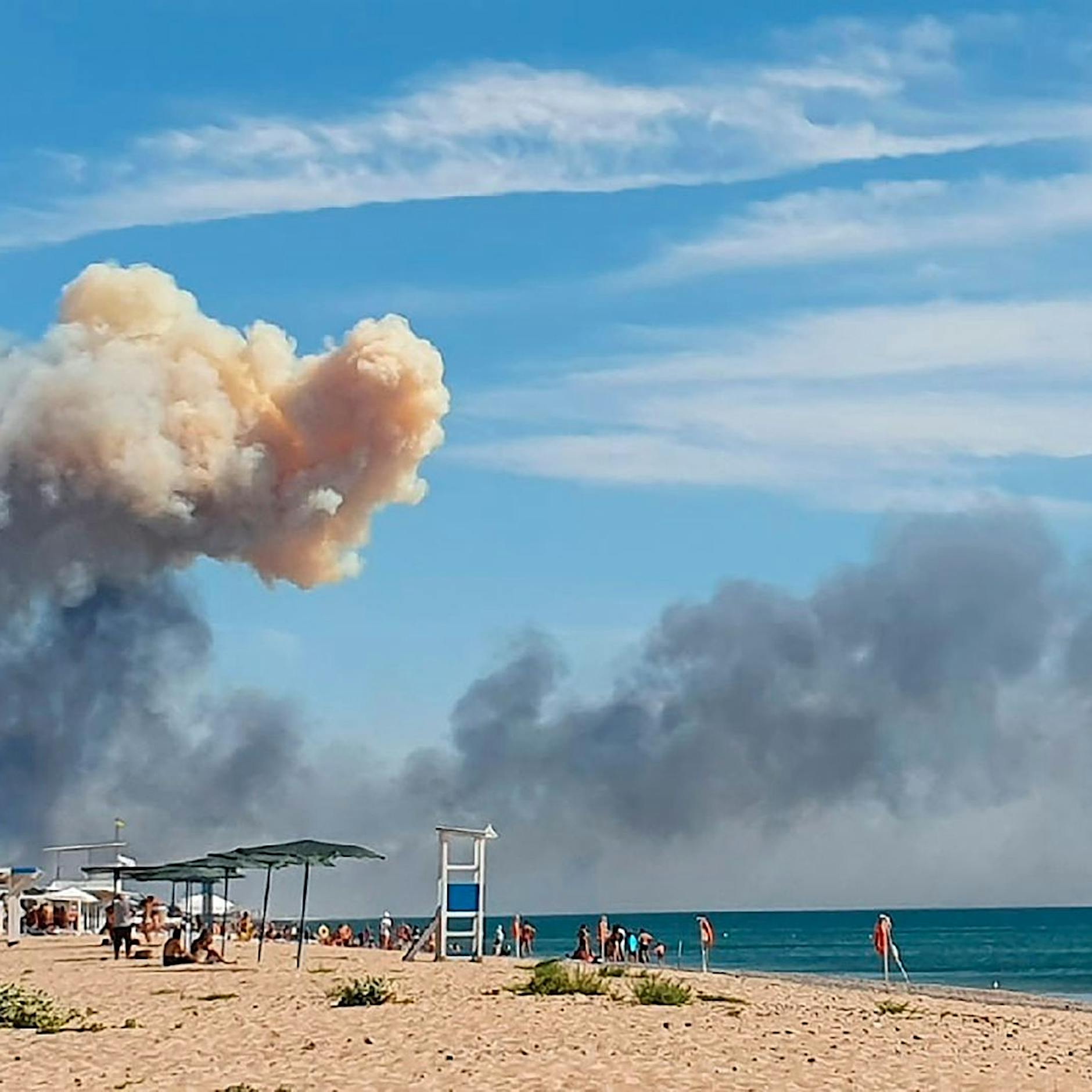 Explosionen auf Krim: Satellitenbilder zeigen Zerstörung nach möglichem Angriff