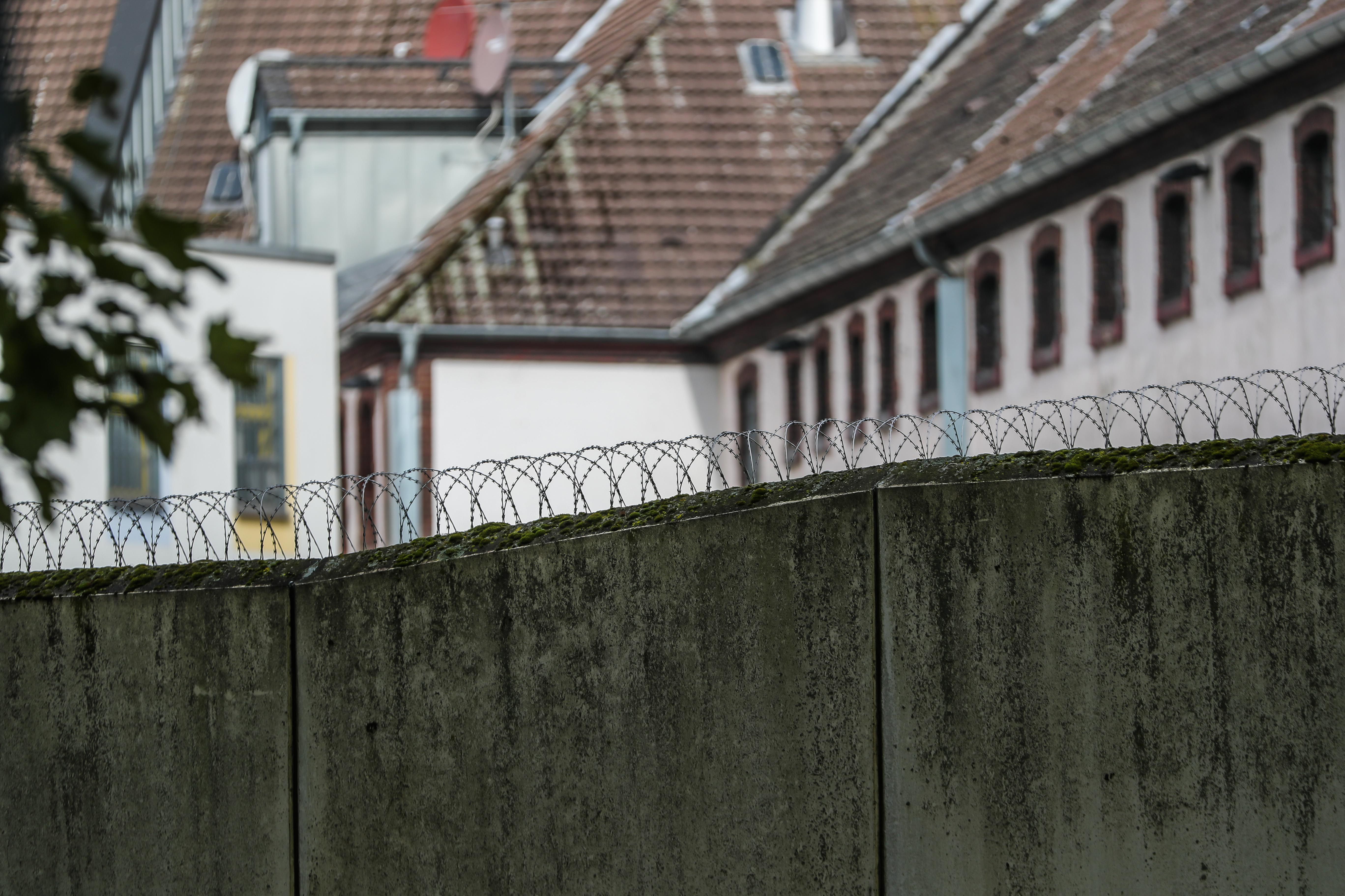 Knacki klagt gegen Urinkontrollen unter Beobachtung – und bekommt recht