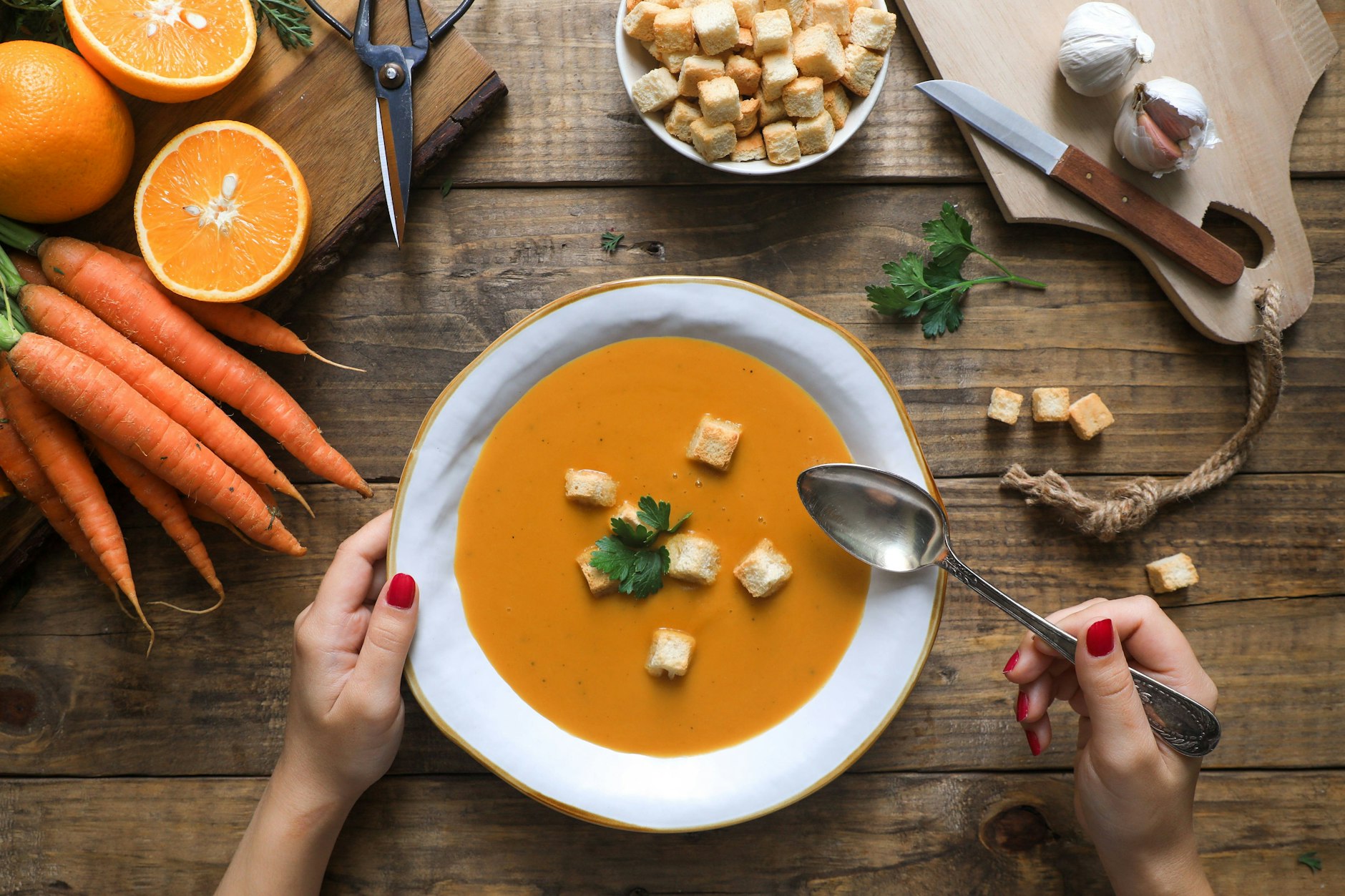 Eine leckere Suppe macht sich zum Abendbrot einfach super. Aber: Kennen Sie schon diese Rezepte aus dem DDR-Kochbuch?