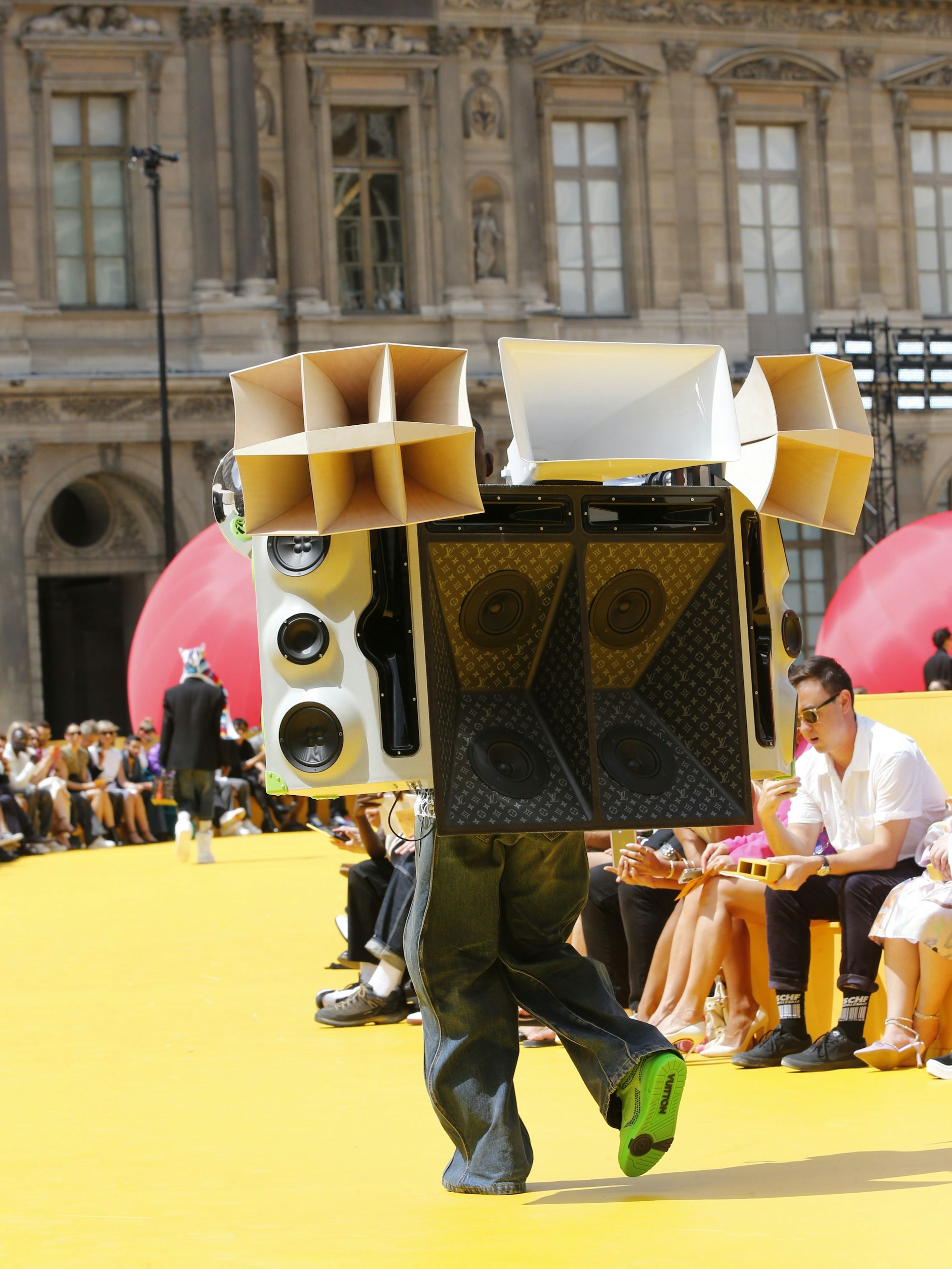 Die Entwürfe von Virgil Abloh waren oft von der Street Culture inspiriert. Auf der Louis-Vuitton-Show im Juni wurde dieses fantastische Boombox-Gebilde gezeigt, das der verstorbenen Kreativdirektor noch skizziert hatte. In Serie dürfte das Objekt sicher nicht gehen.