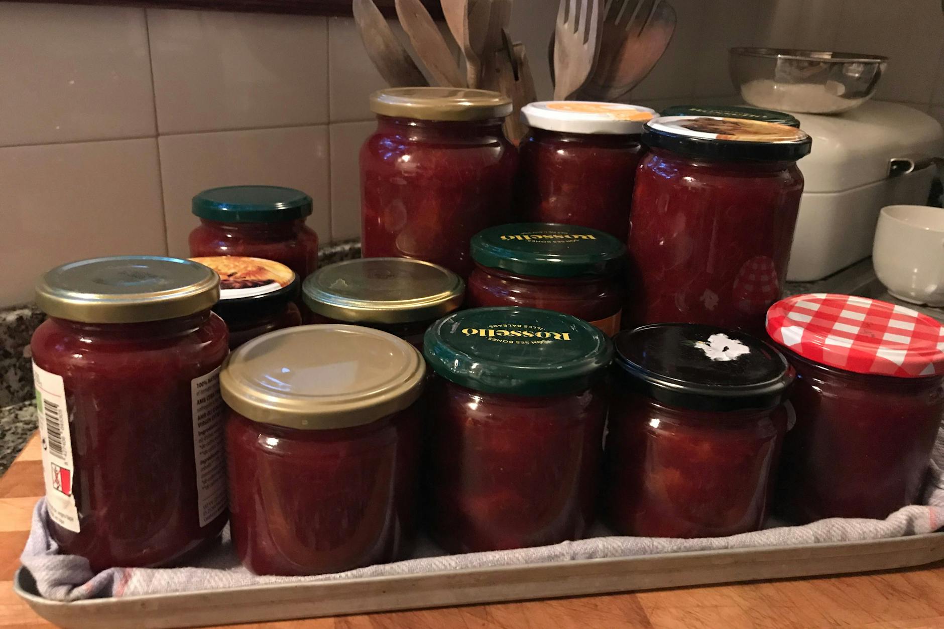 … und in Gläser gefüllt.