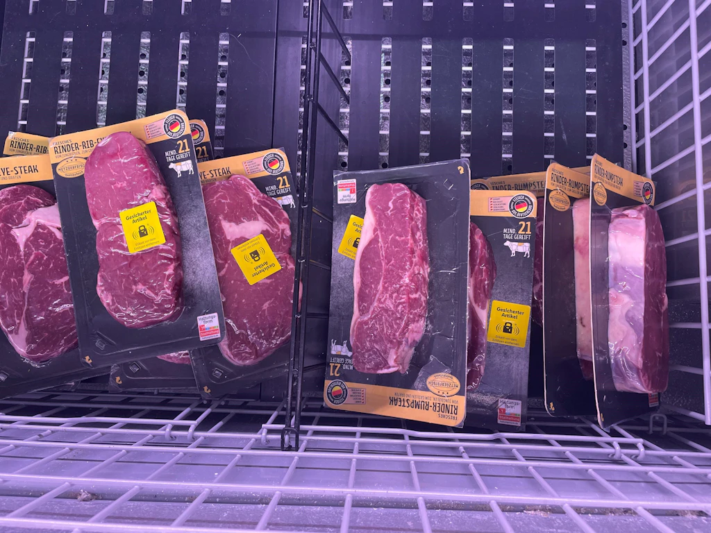 Inflation: Erster Berliner Supermarkt versieht Lebensmittel mit Diebstahlsicherung