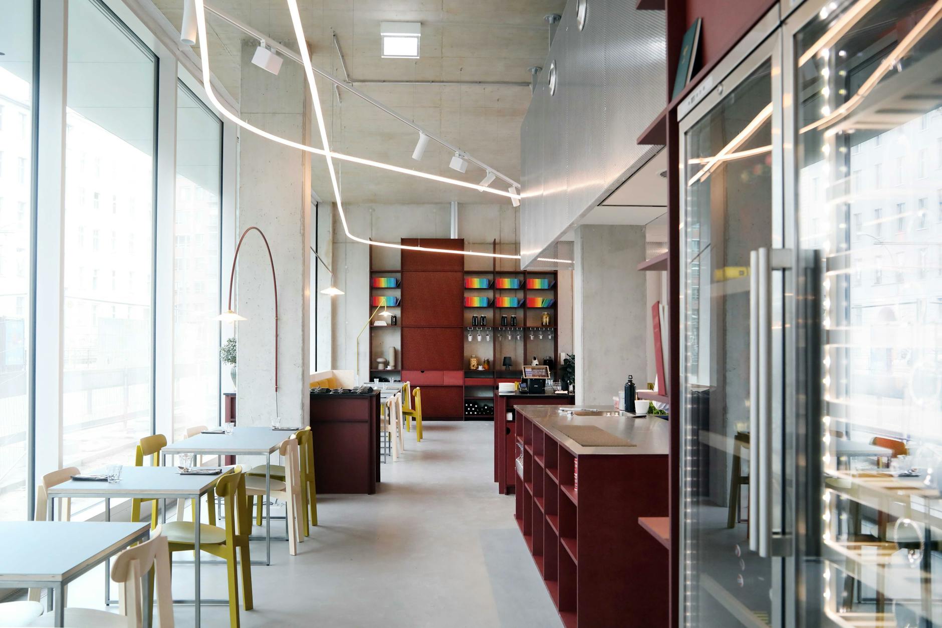 Minimalistisch und ein bisschen hipp: Das Remi in der Torstraße macht ordentlich was her. Doch schmeckt es auch?