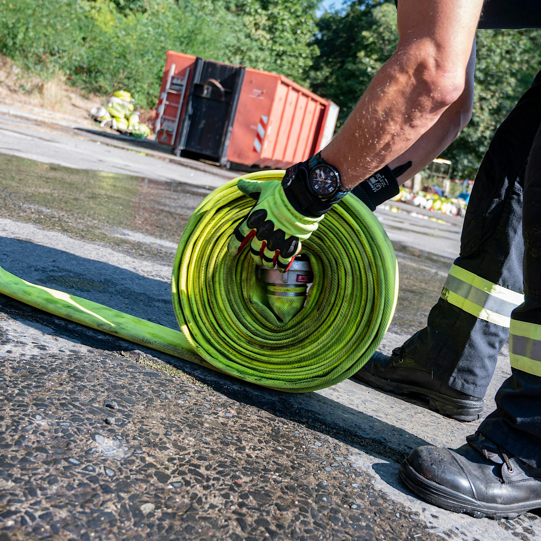 Berliner Grunewald: Feuerwehr besiegt Waldbrand, Löscharbeiten beendet