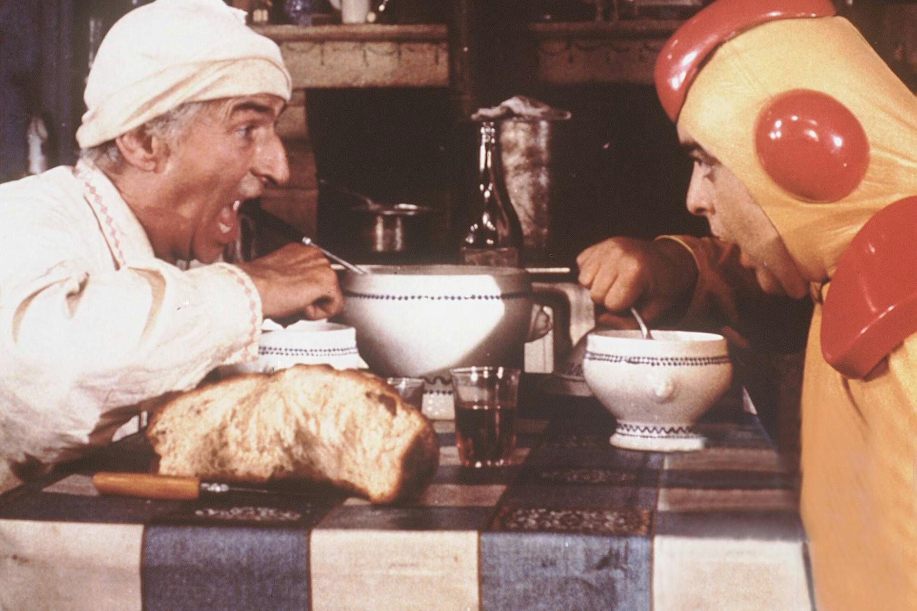 Mhmmmm, Kohlsuppe: Der alte Bauer Claude (Louis de Funès) bekommt Besuch von einem Außerirdischen.