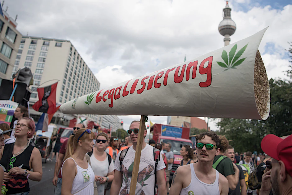 Teilnehmer der Hanfparade demonstrieren für die Legalisierung von Cannabis. (Archivbild)