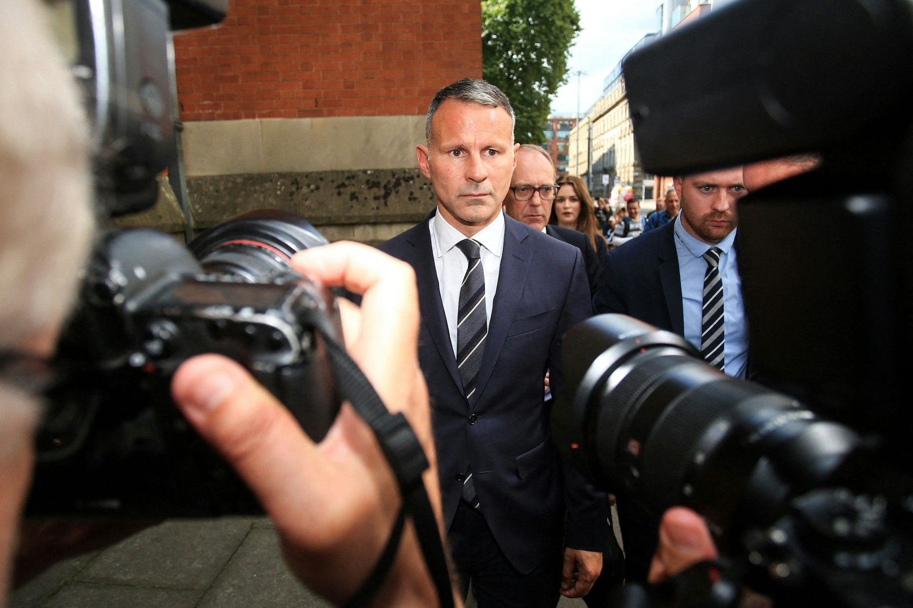 United-Ikone Ryan Giggs beim Verlasen des Manchester Minshull Street Crown Court nach dem ersten Prozesstag.